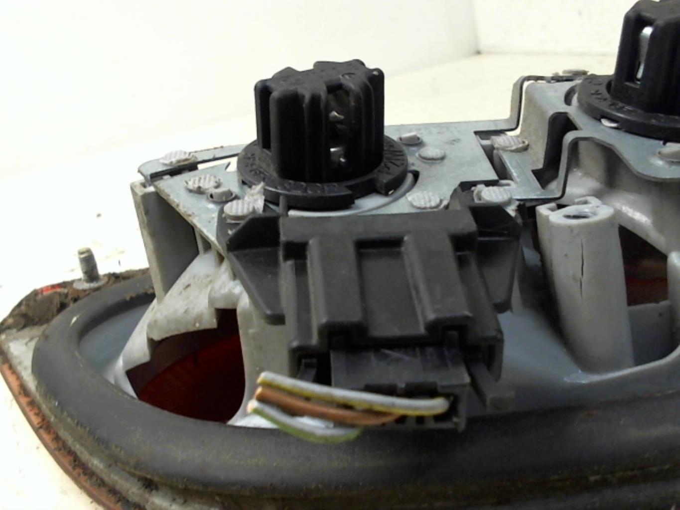 Feu arriere secondaire gauche (feux) MERCEDES CLASSE E 210 PHASE 1 Diesel - 1
