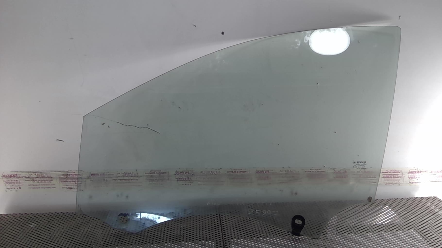 Vitre avant gauche RENAULT CLIO 3 PHASE 2 Essence - 1