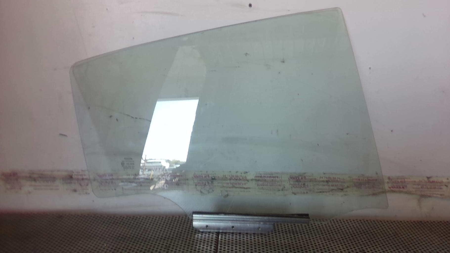 Vitre arriere droit TOYOTA YARIS 3 PHASE 3 Essence - 1