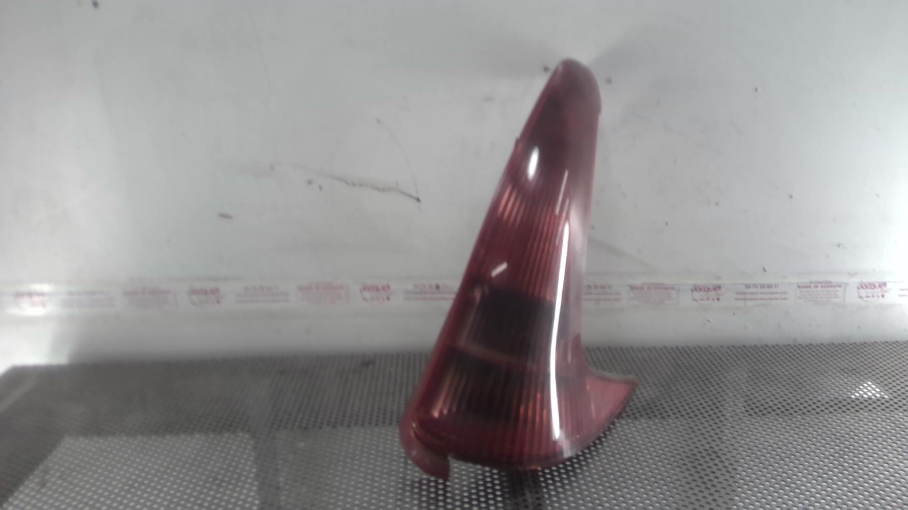 Fanale posteriore principale destro (luci) PEUGEOT 206 PHASE 1 BREAK Diésel - 1