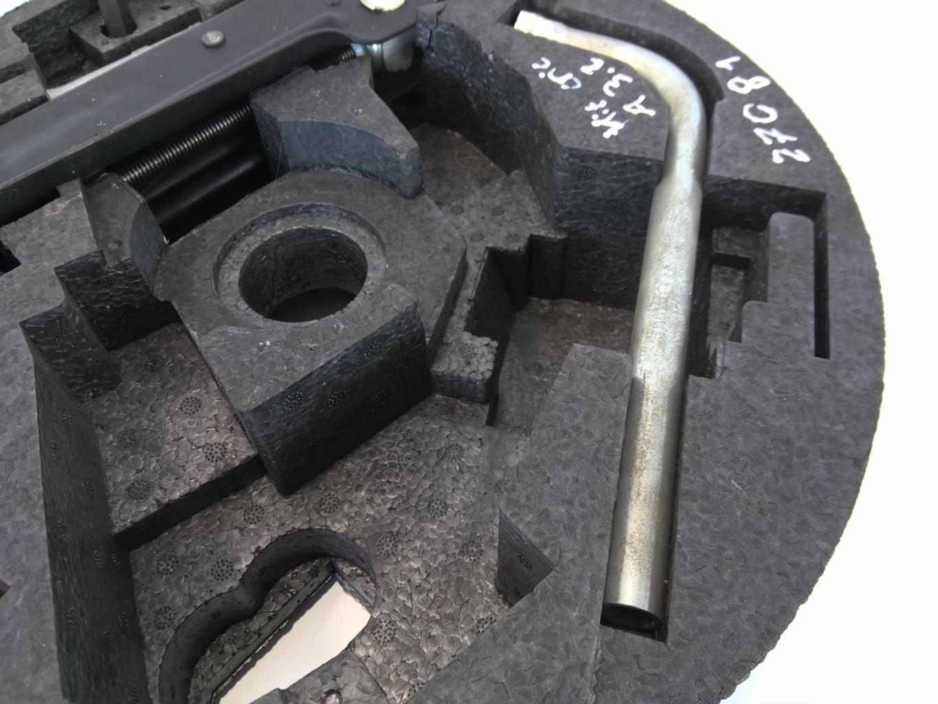 Cric AUDI A3 2 PHASE 1 Essence - 1