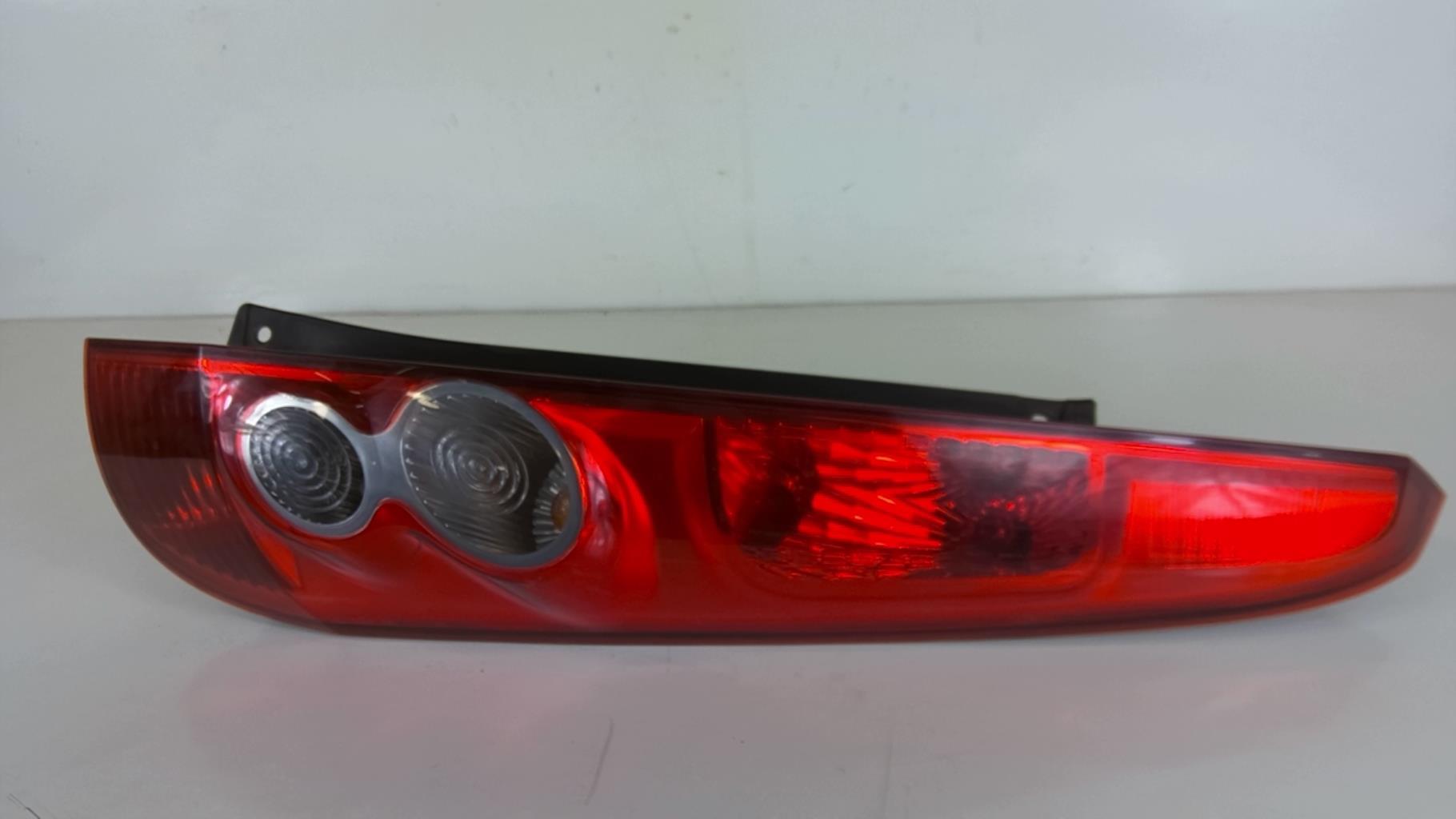 Fanale posteriore principale destro (luci) FORD FIESTA 5 PHASE 1 Gasolina - 1