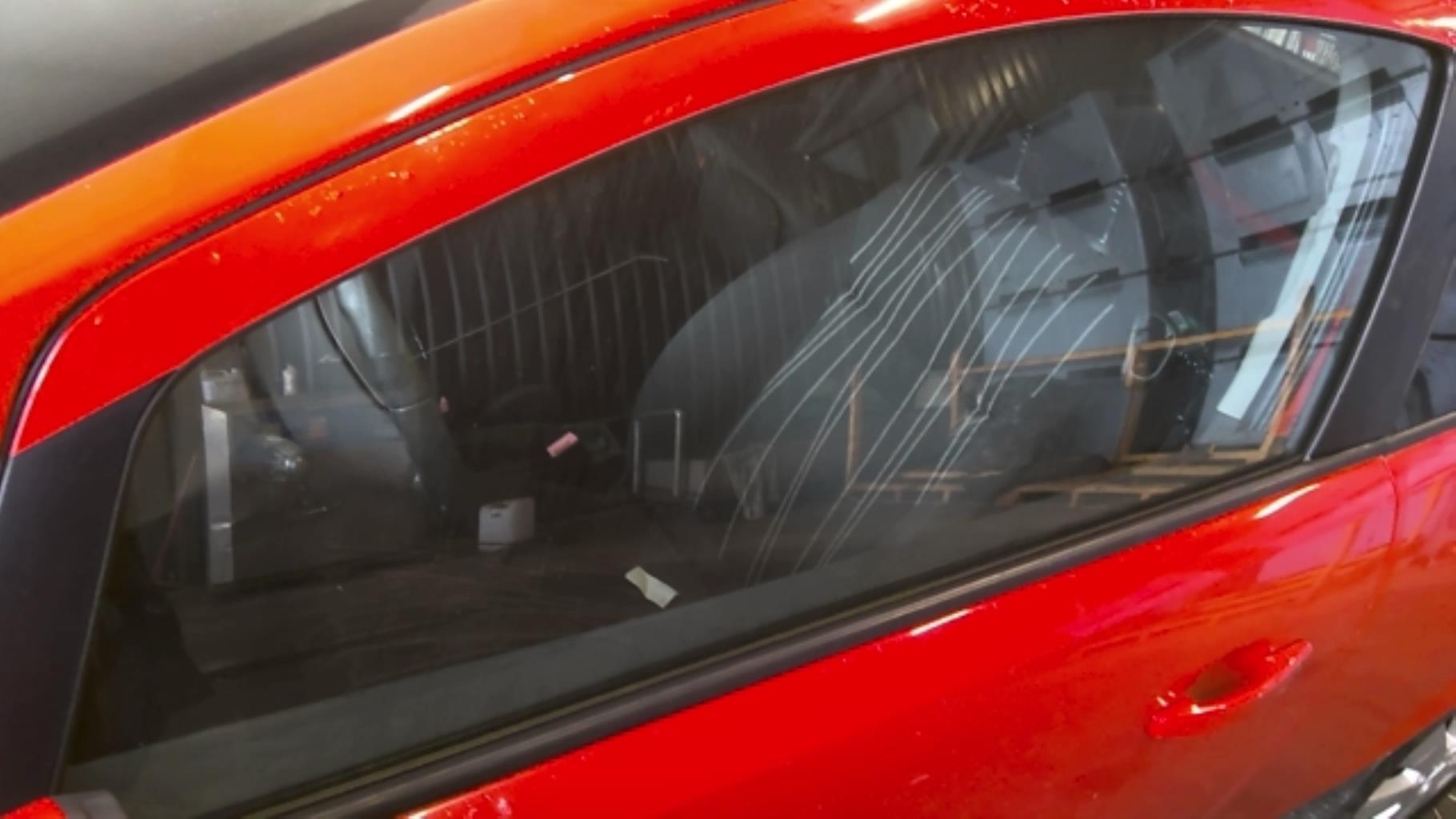 Vetro anteriore sinistro OPEL CORSA D PHASE 2 Diésel - 1