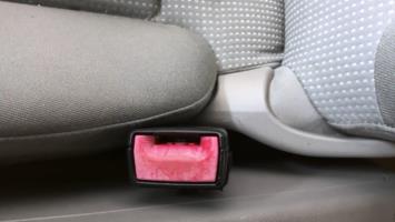 Enganche de cinturón delantero derecho
