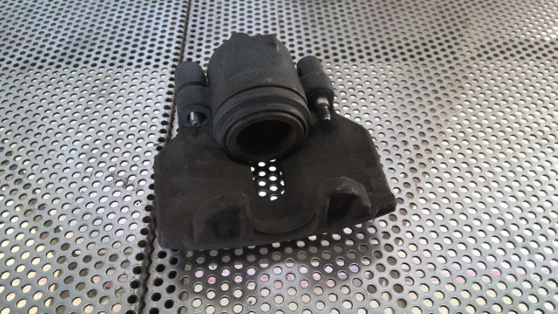 Pinza freni anteriore sinistra AUDI A6 2 PHASE 1 Diésel - 1