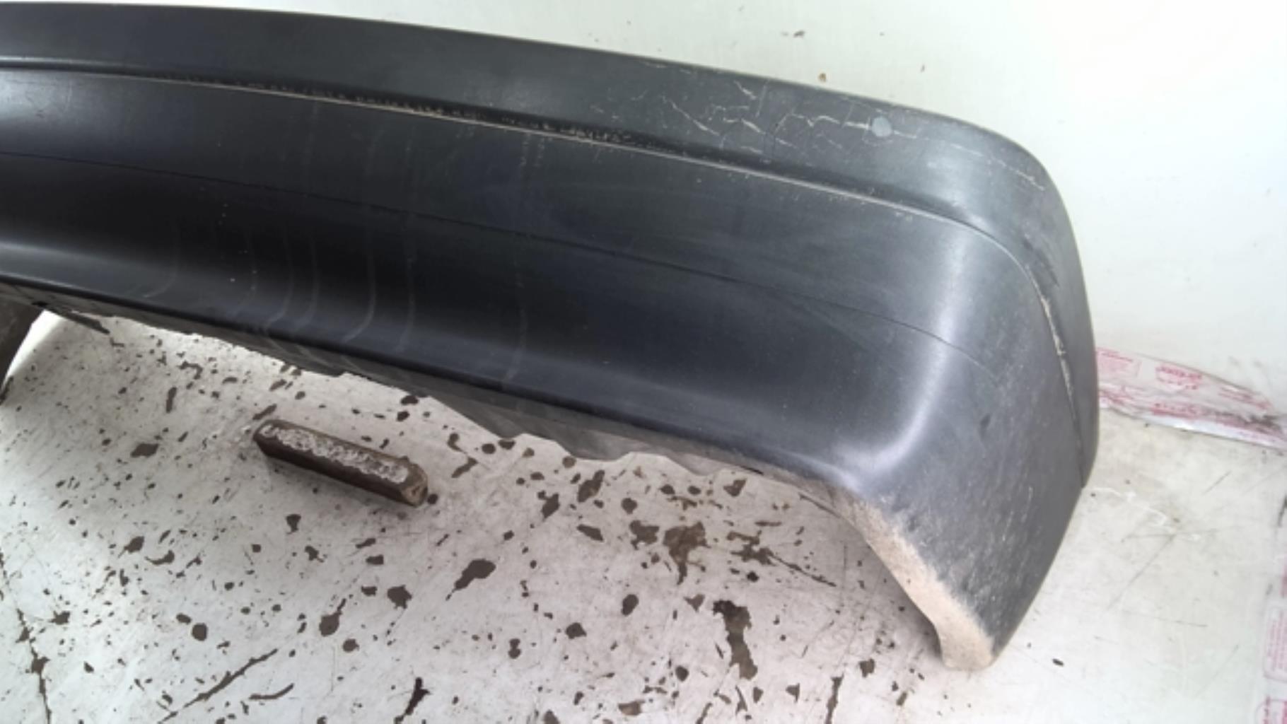Pare choc arriere AUDI 80 3 PHASE 1 Diesel - 1