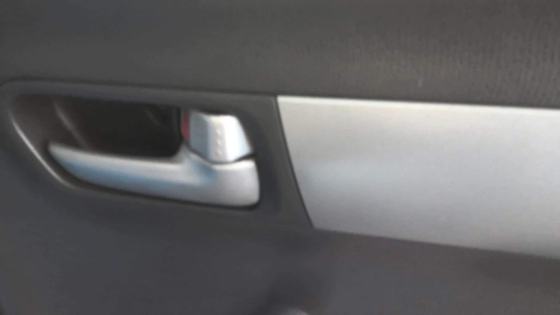 Maniglia interna posteriore destra SUZUKI SWIFT 3 Diésel - 1