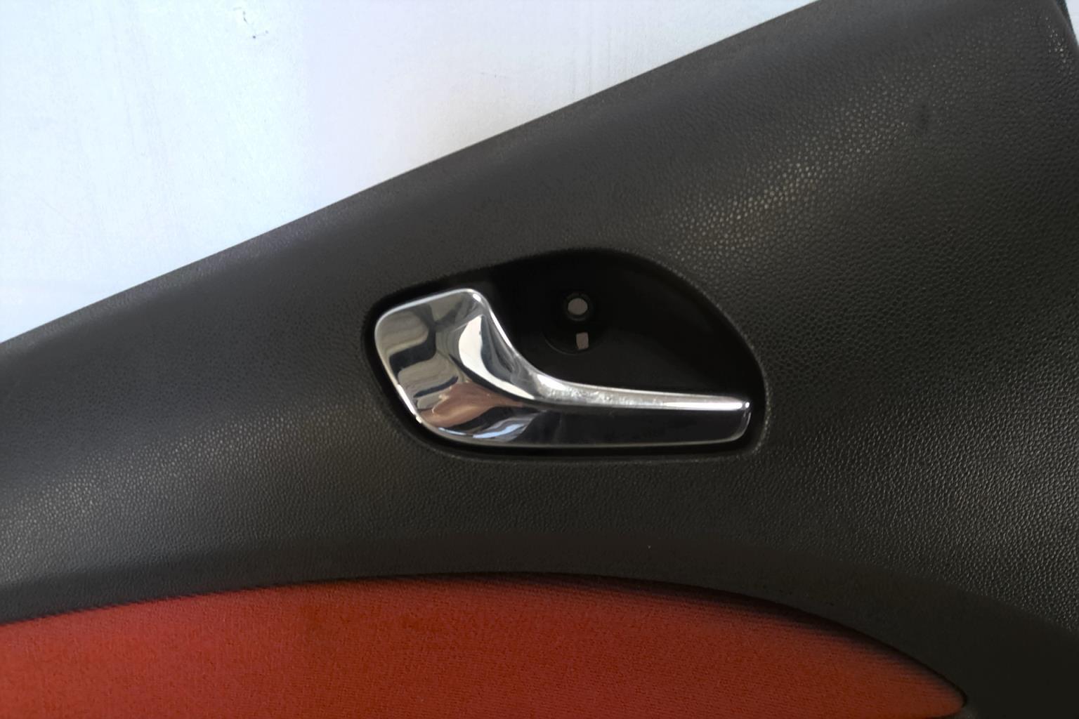 Maniglia interna posteriore sinistra OPEL CORSA D PHASE 1 Gasolina - 1