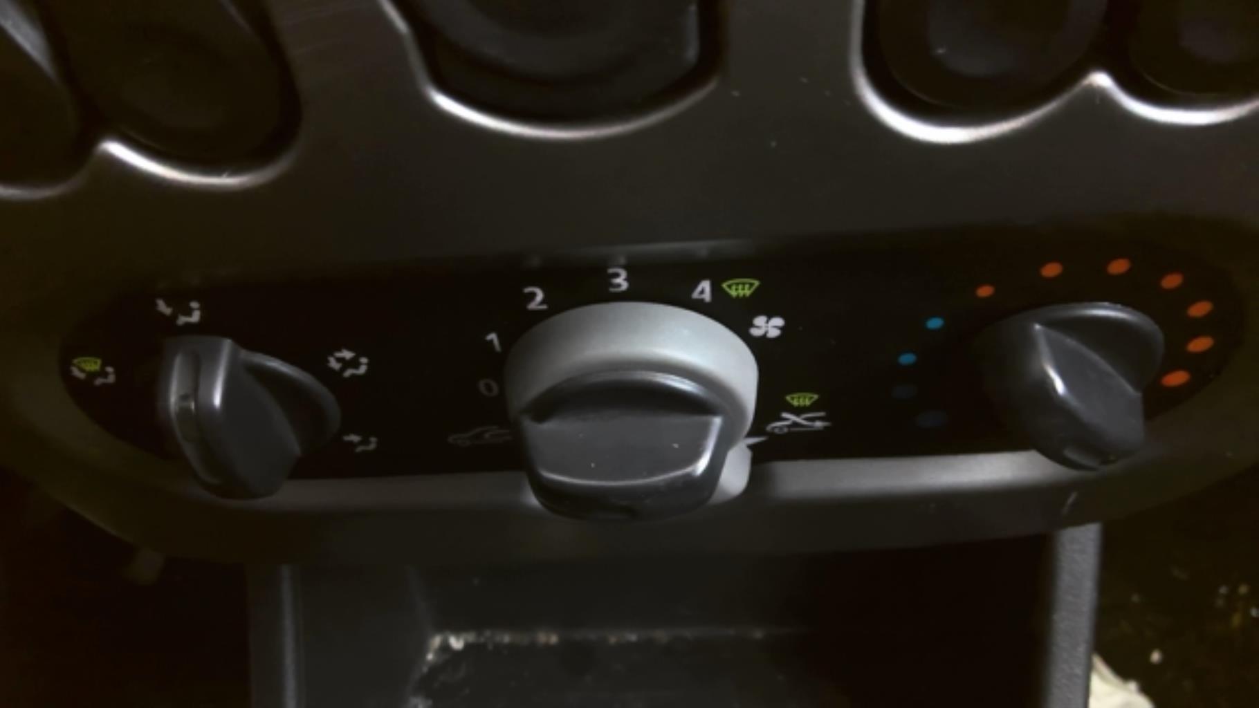 Commande chauffage DACIA SANDERO 1 Essence/GPL - 1