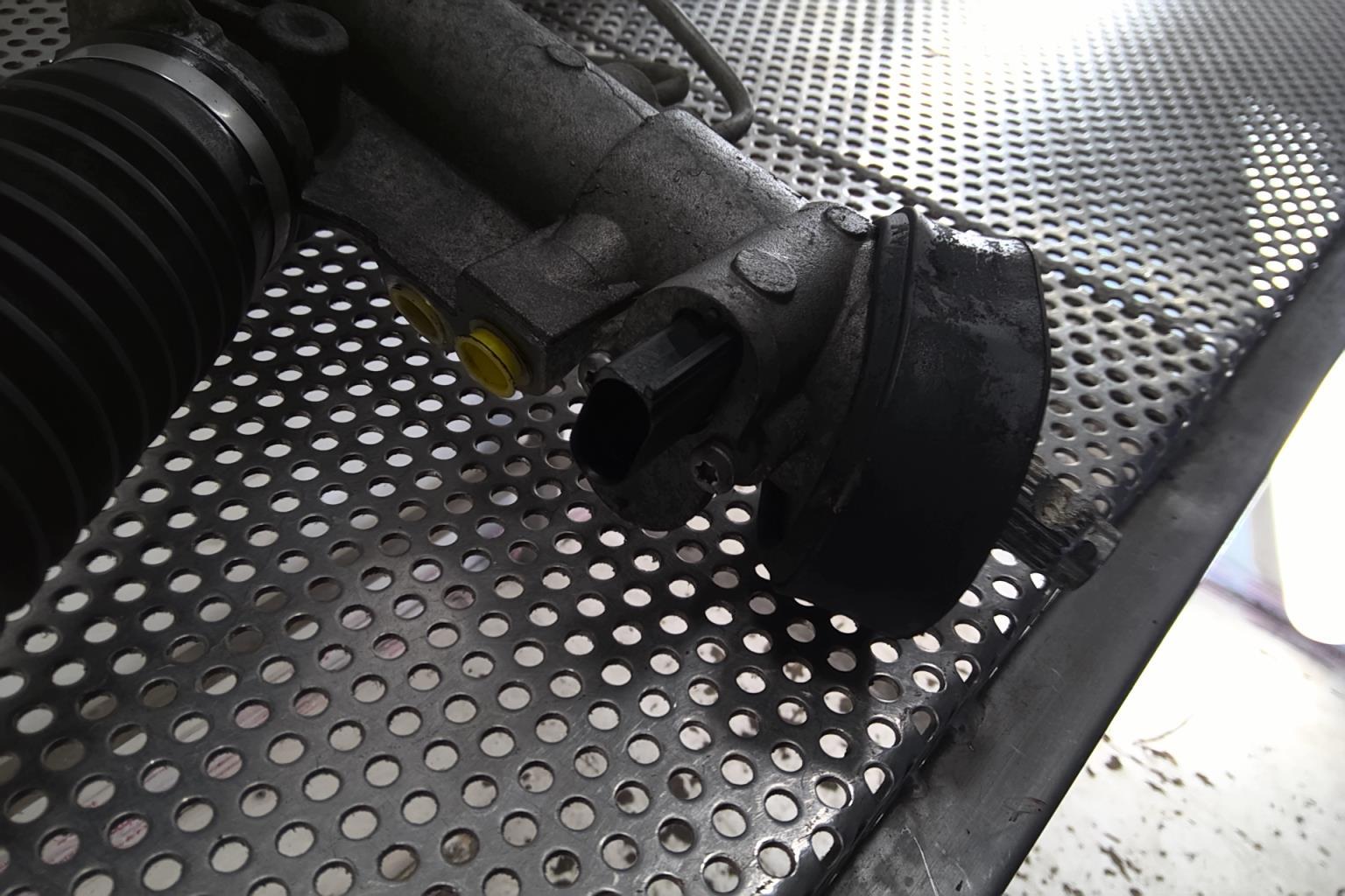 Cremaillere assistee VOLKSWAGEN FOX Essence - 1