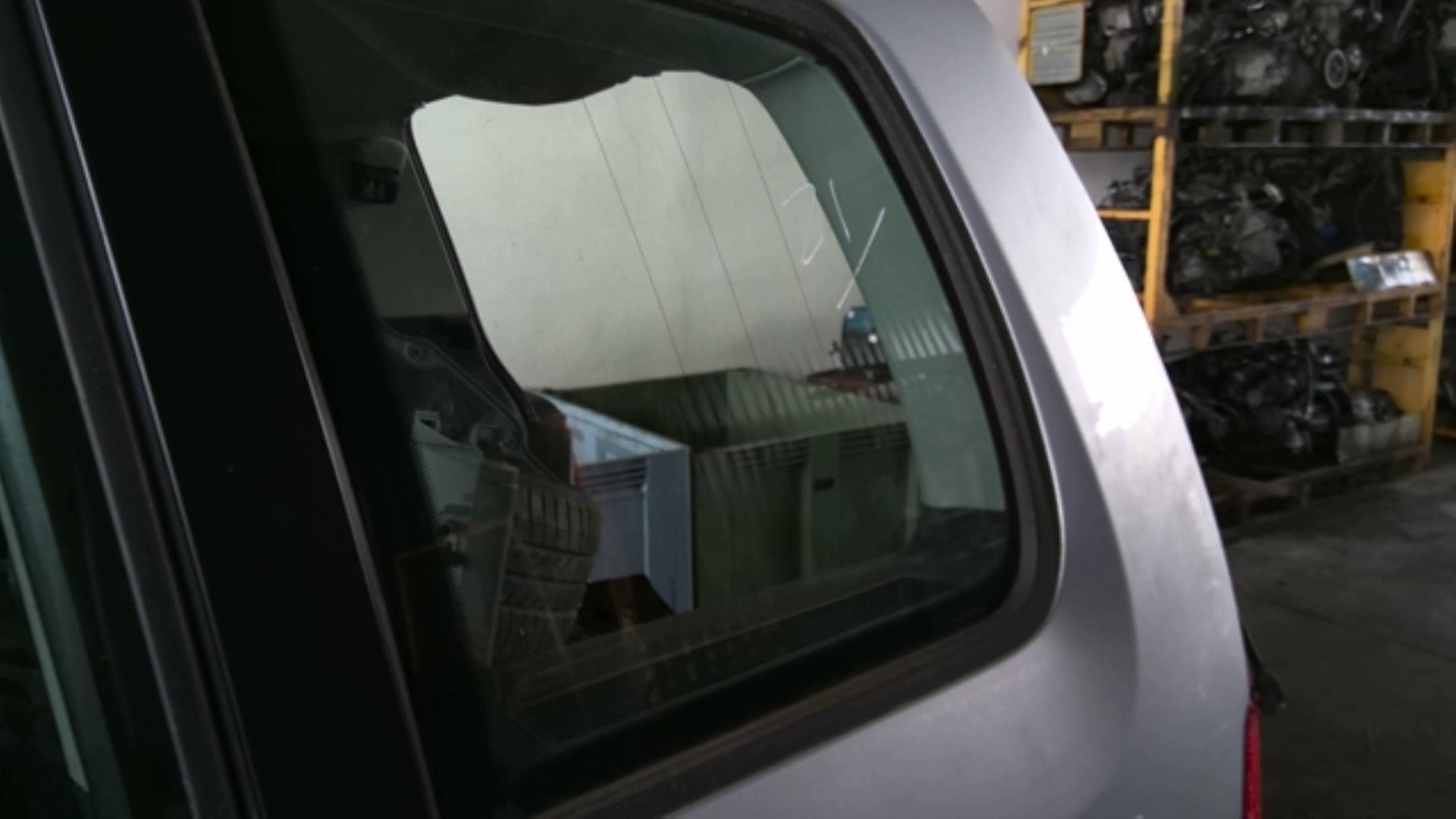 Ventanilla triangular trasera izquierda (puerta) VOLKSWAGEN TOURAN 1  - 1
