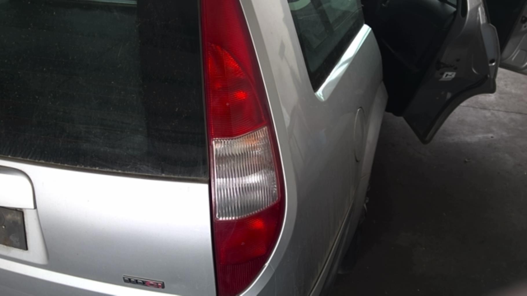 Fanale posteriore principale destro (luci) FORD MONDEO 2 BREAK Diésel - 1