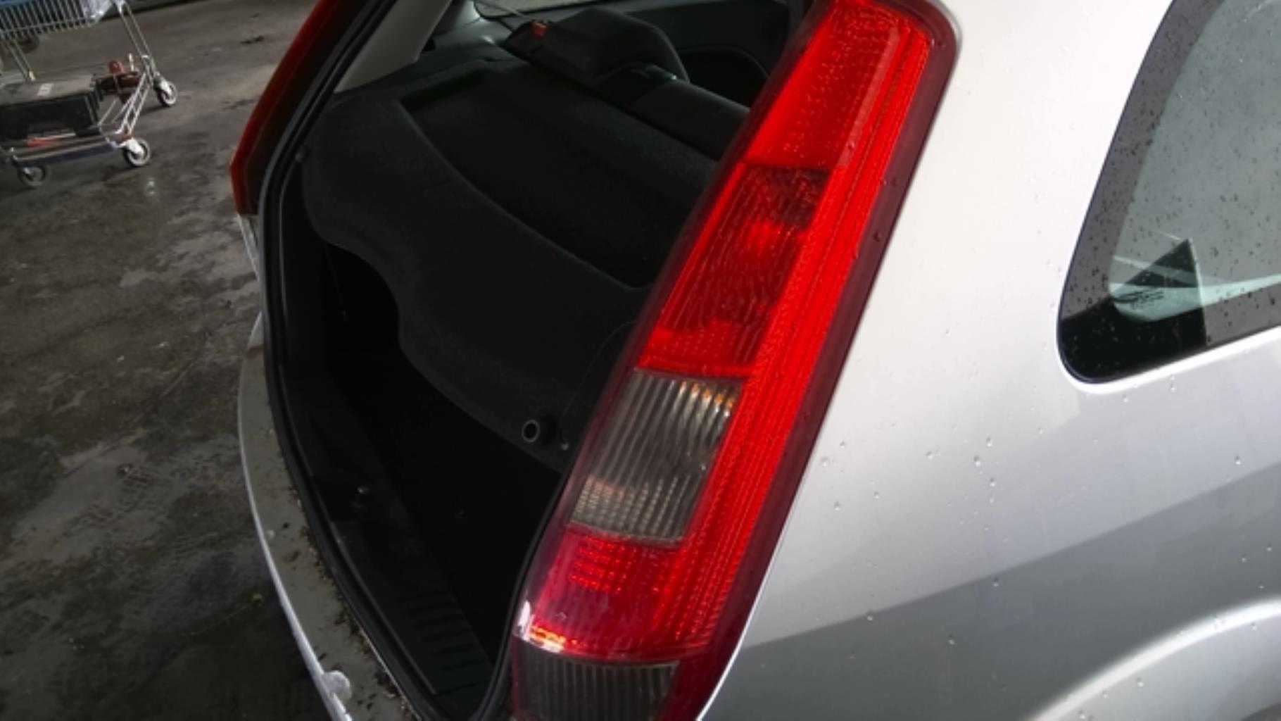 Fanale posteriore principale destro (luci) FORD FIESTA 5 PHASE 1 Gasolina - 1