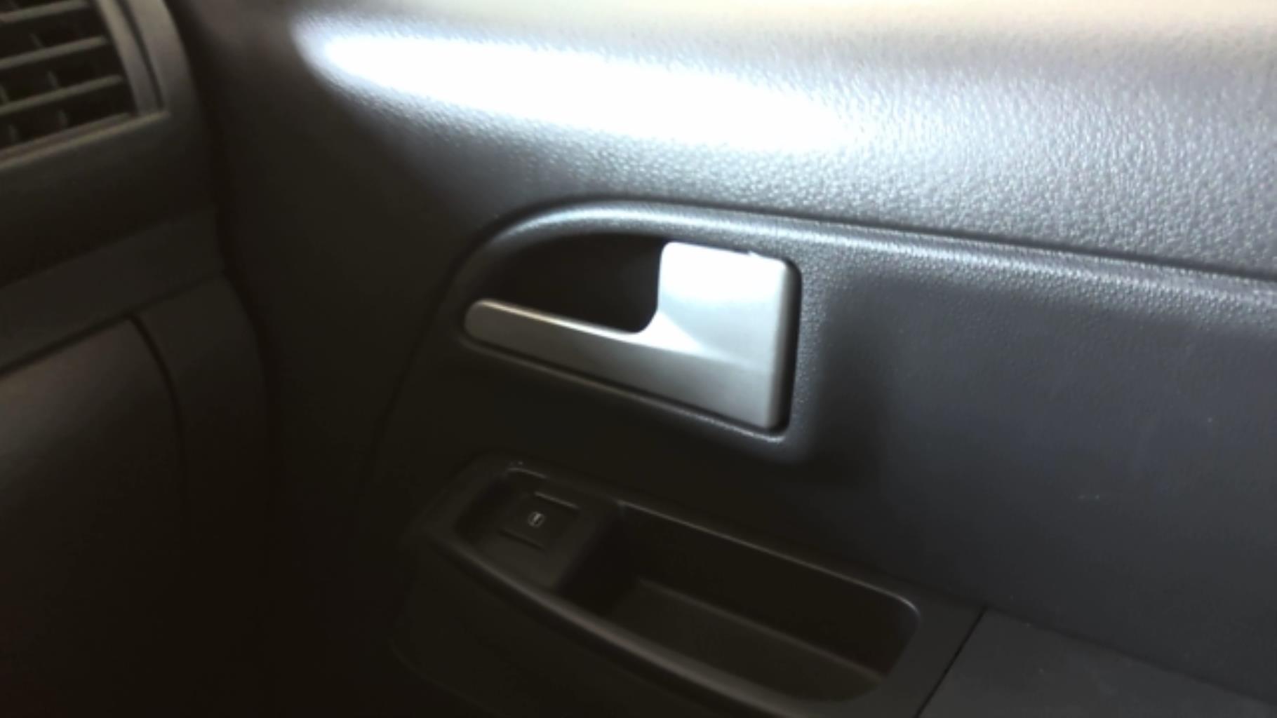 Maniglia interna anteriore destra VOLKSWAGEN FOX Gasolina - 1