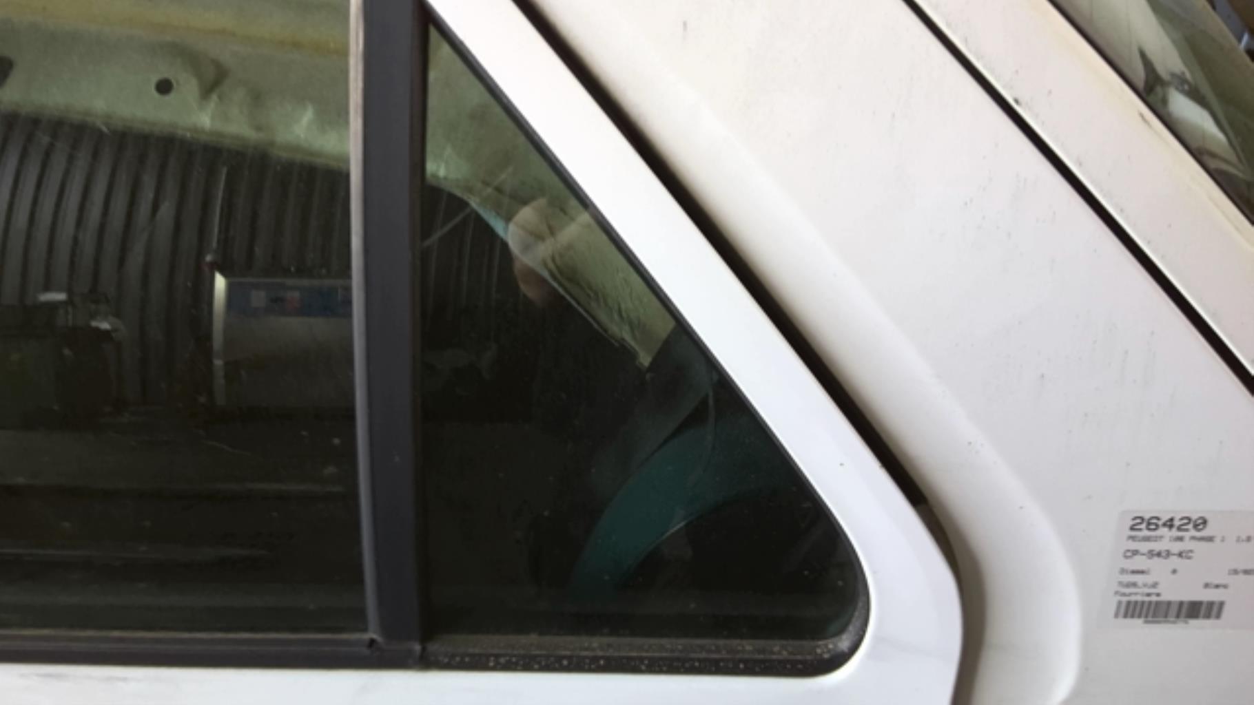 Ventanilla triangular trasera izquierda (puerta) PEUGEOT 106  - 1