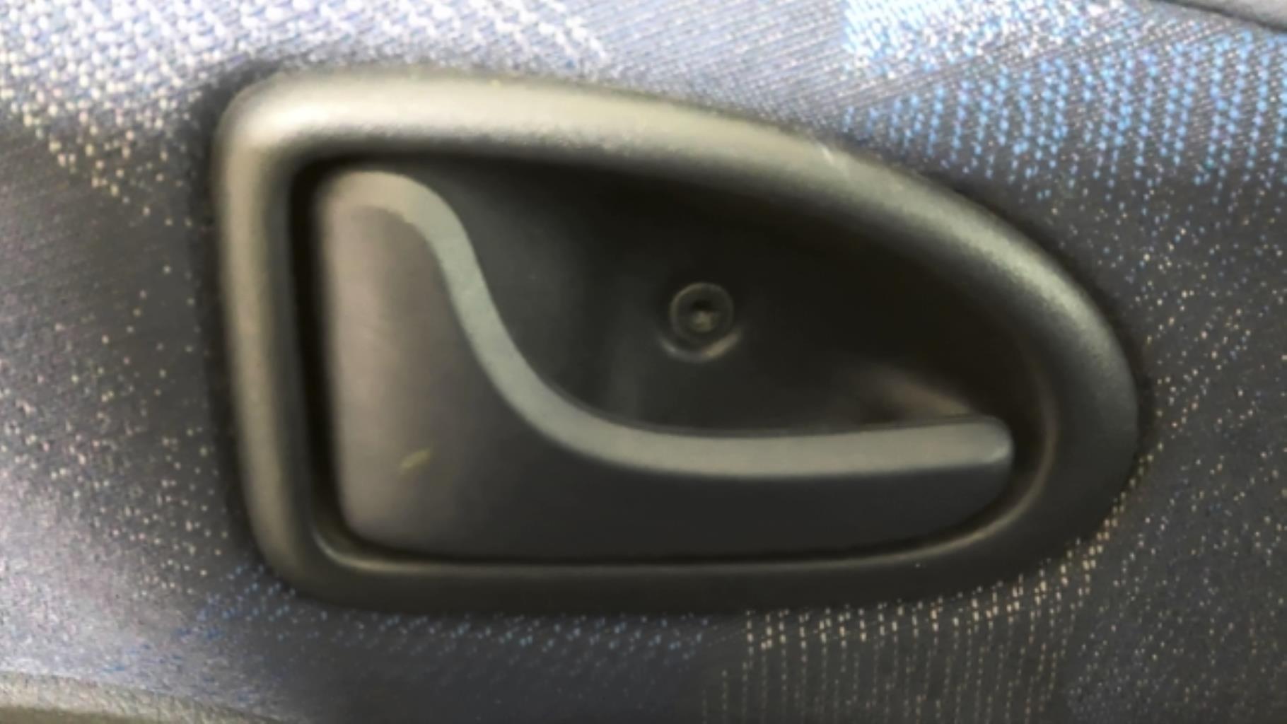 Maniglia interna posteriore sinistra RENAULT CLIO 2 PHASE 1 Gasolina - 1