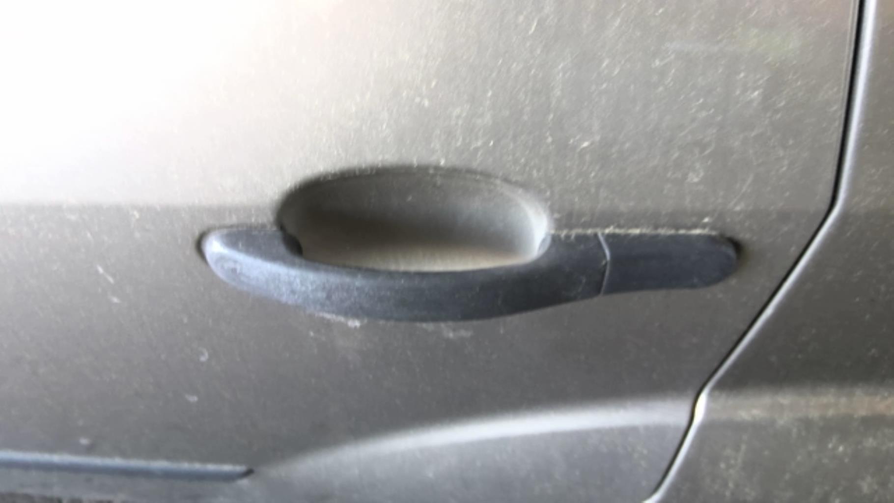 Maniglia portiera posteriore sinistra FORD FIESTA 5 PHASE 1 Gasolina - 1