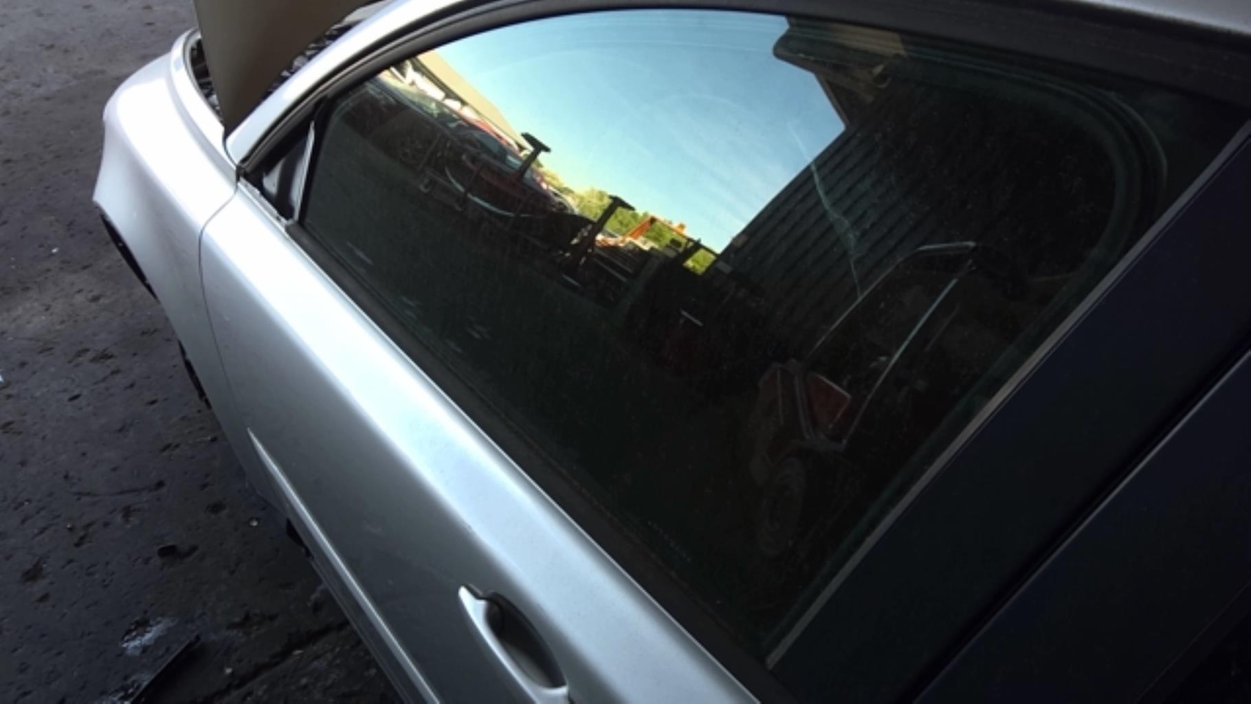 Vetro anteriore sinistro VOLVO V 50 PHASE 1 BREAK Diésel - 1