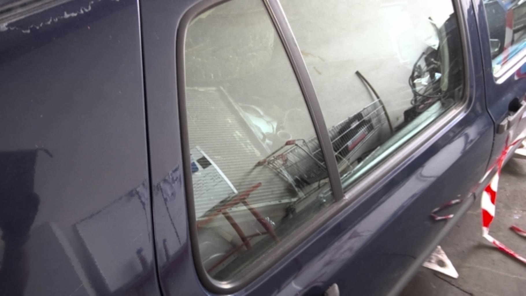 Vetro laterale fisso posteriore destro (portiera) VOLKSWAGEN GOLF 3 Diésel - 1