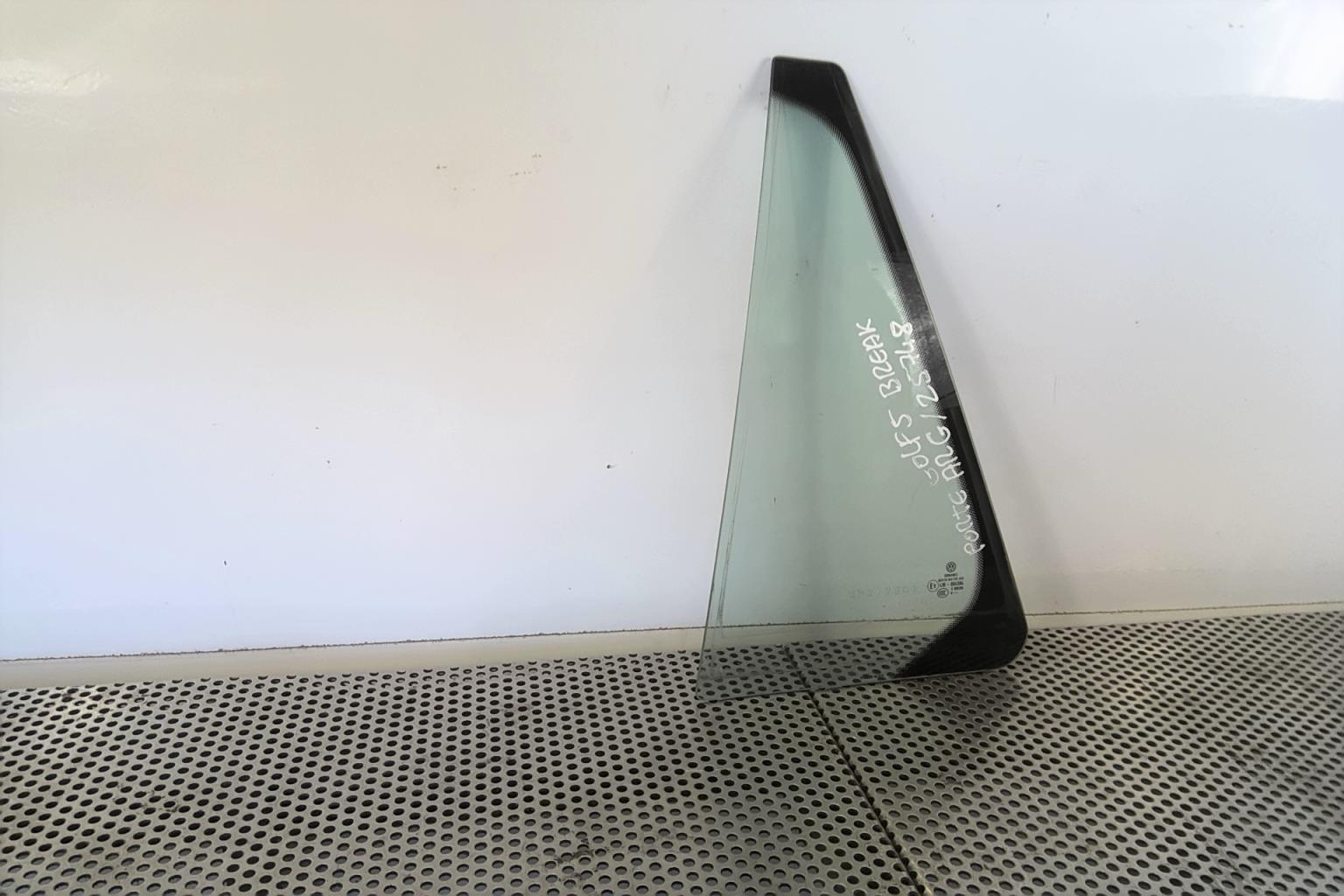 Ventanilla triangular trasera izquierda (puerta) VOLKSWAGEN GOLF 5 BREAK Diésel - 1