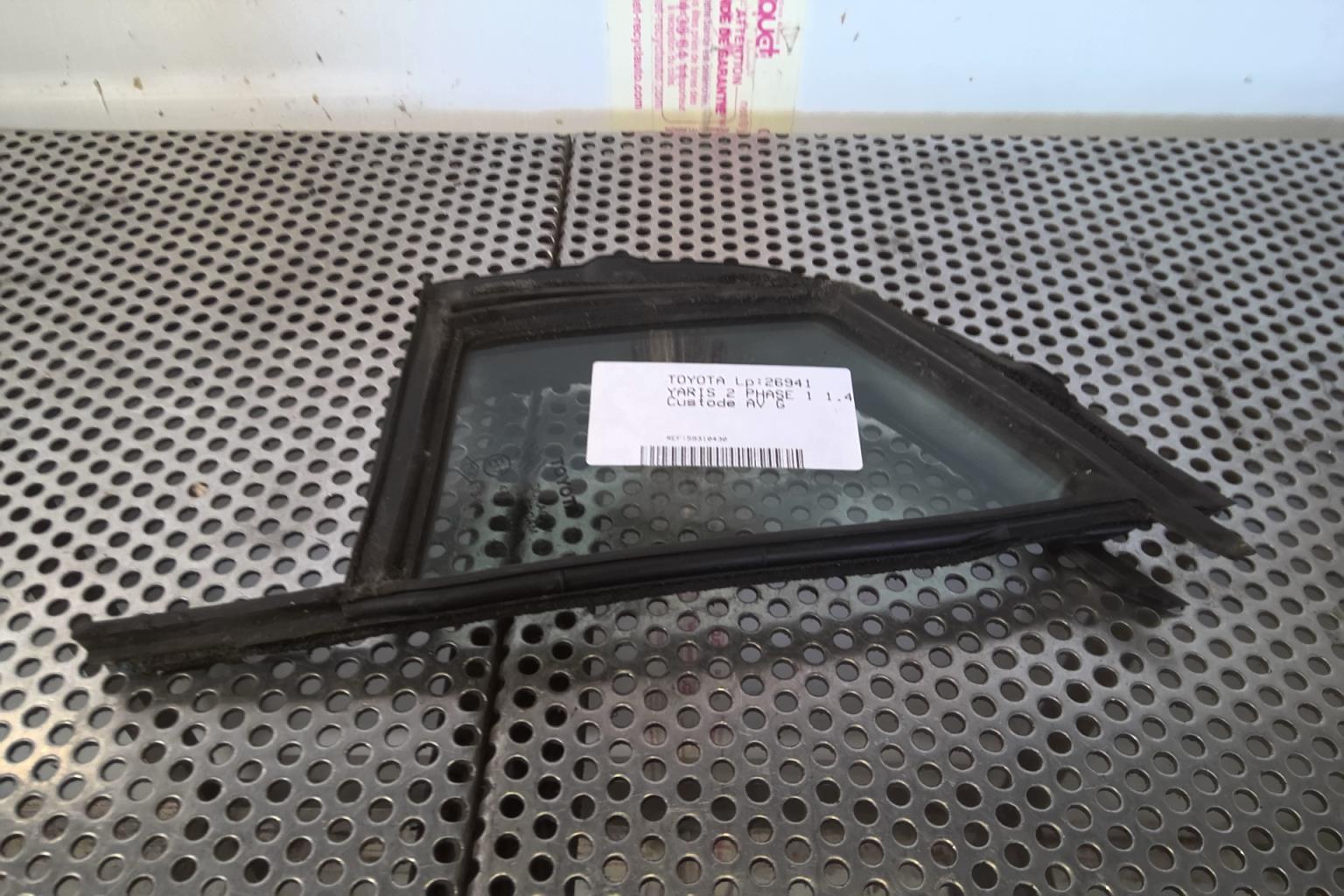Ventanilla triangular delantera izquierda (puerta) TOYOTA YARIS 2 PHASE 1 Diésel - 1
