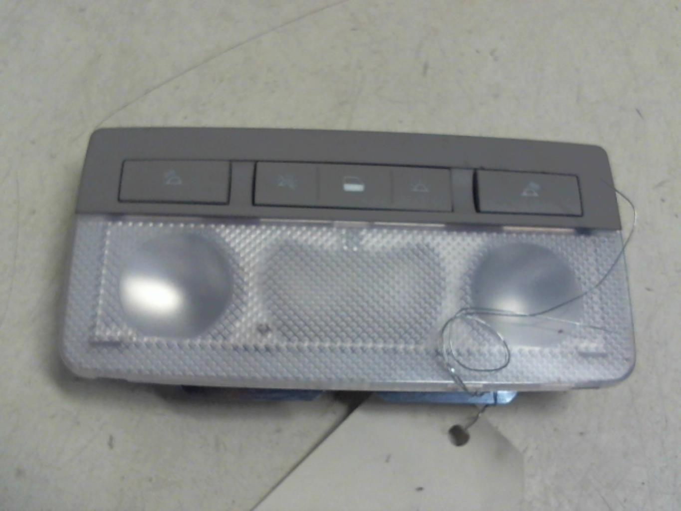 Eclairage de plafonnier OPEL MERIVA B PHASE 1 Essence - 1