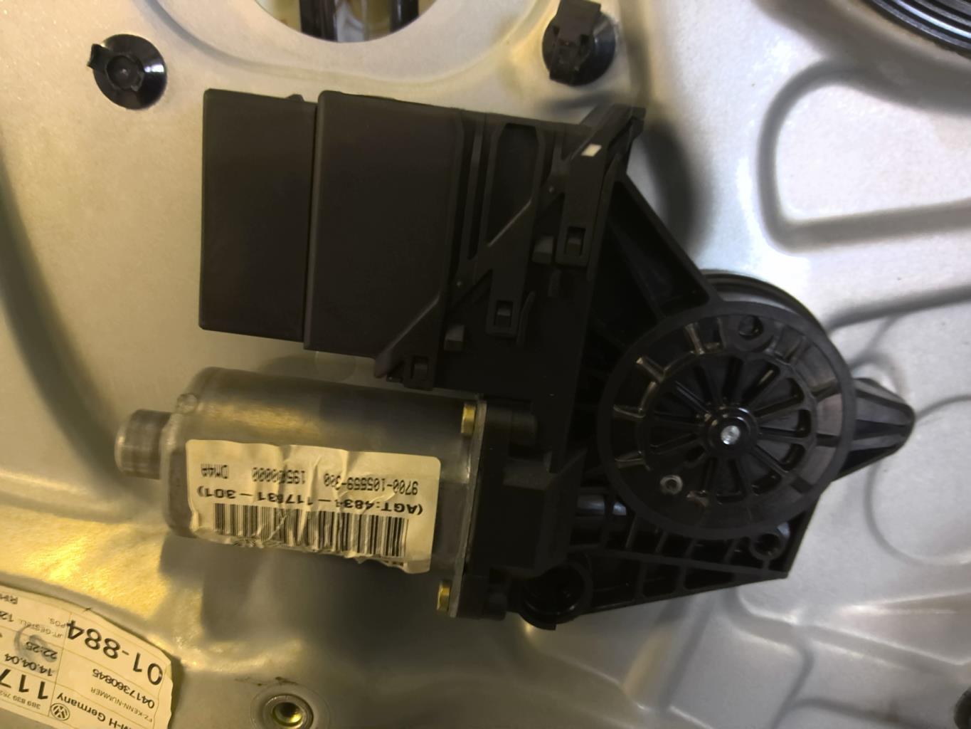 Alzacristalli elettrico posteriore destro VOLKSWAGEN PASSAT 4 PHASE 2 BREAK Diésel - 1