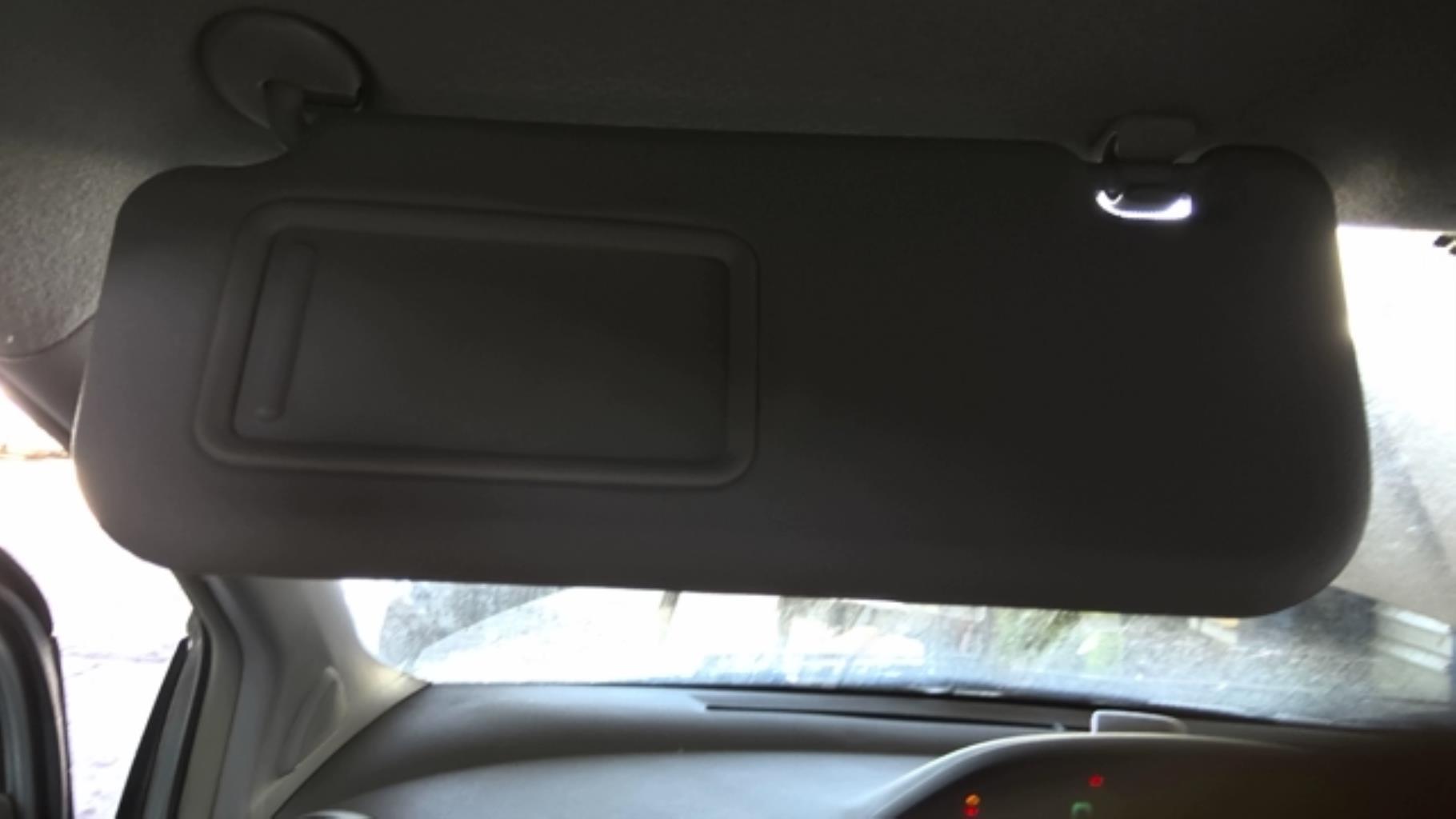 Visiera parasole sinistra TOYOTA YARIS 2 PHASE 1 Diésel - 1