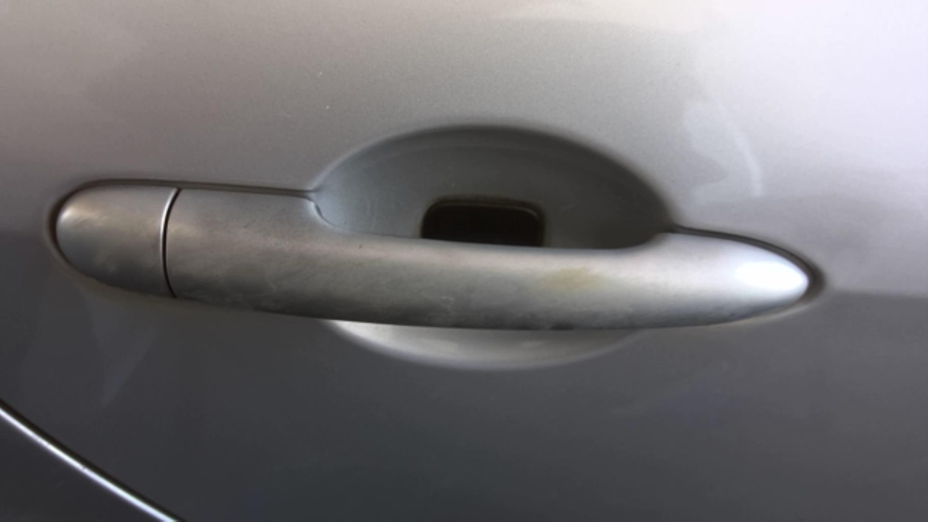Maniglia portiera posteriore destra RENAULT CLIO 3 PHASE 2 Diésel - 1