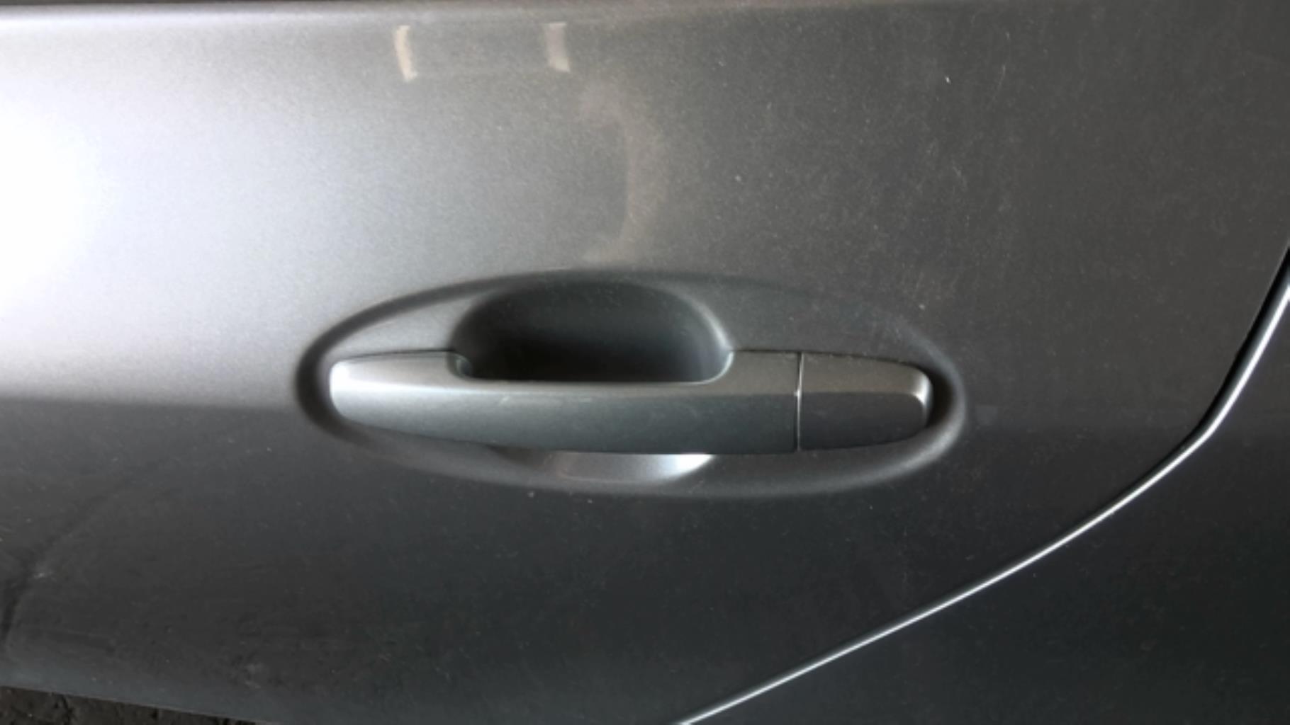 Maniglia portiera posteriore sinistra TOYOTA YARIS 2 PHASE 1 Diésel - 1