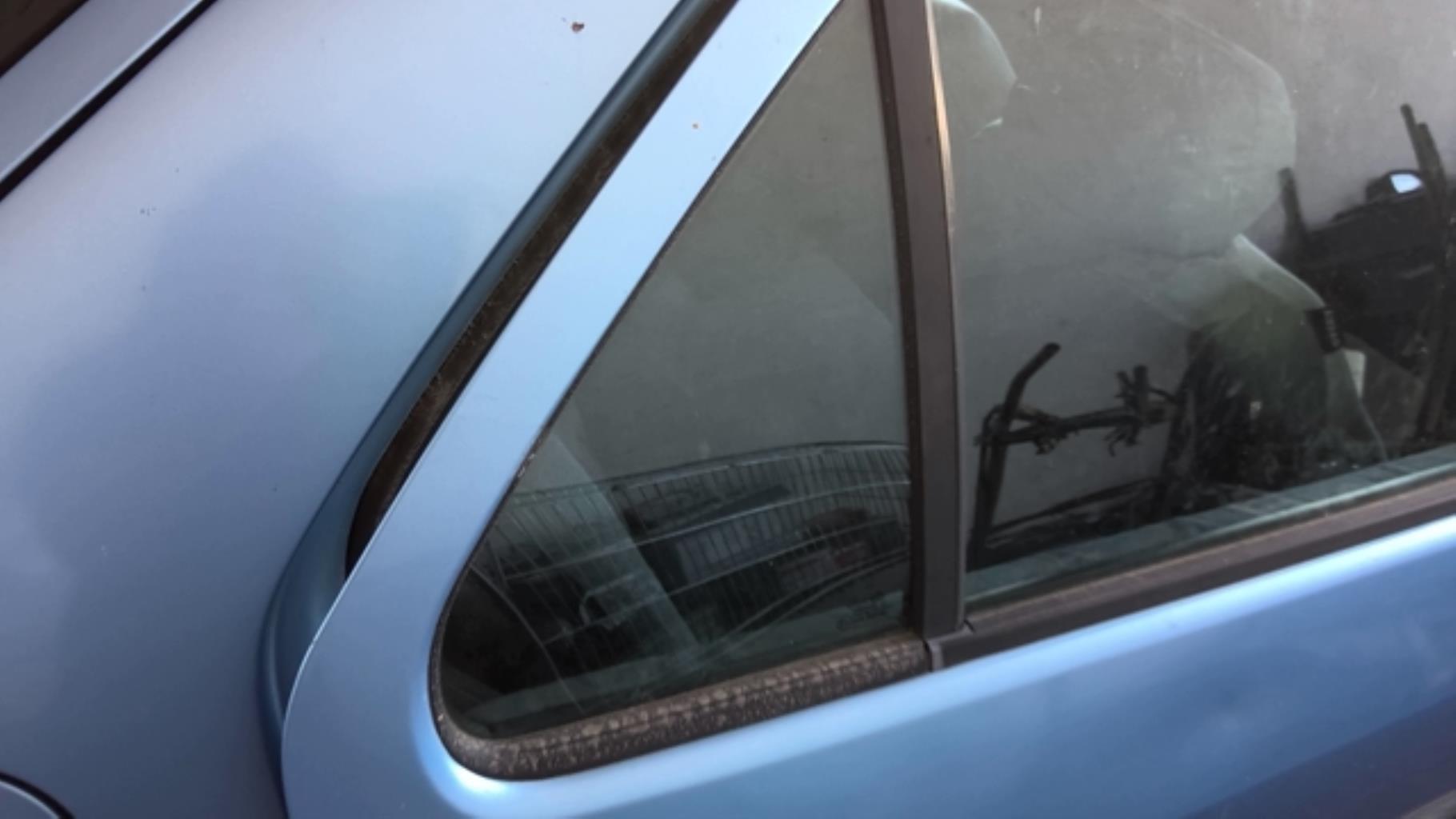 Ventanilla triangular trasera derecha (puerta) PEUGEOT 306 PHASE 2 Diésel - 1