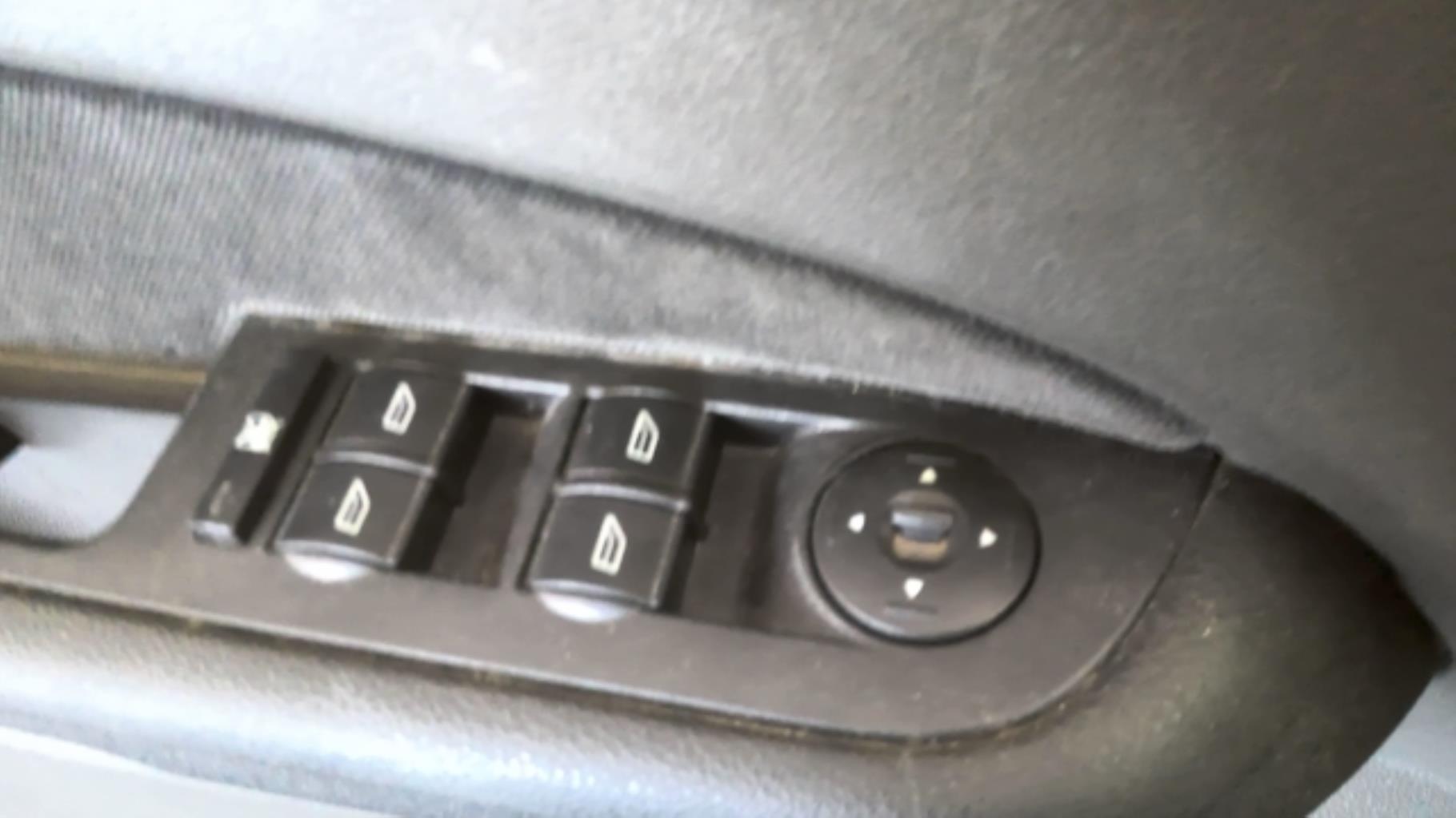 Interruttore lavacristalli anteriore sinistro FORD FOCUS 2 PHASE 1 Diésel - 1