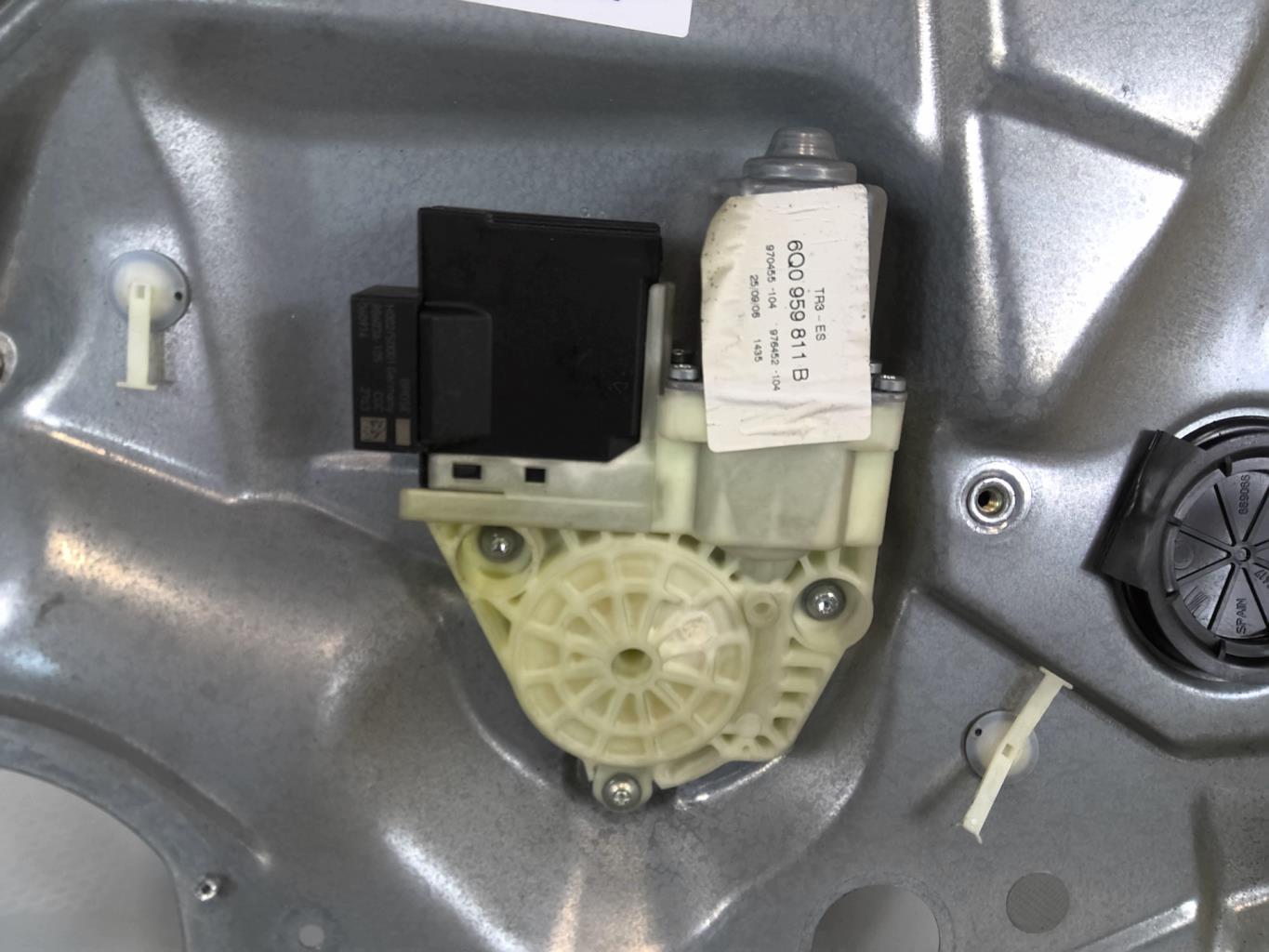 Alzacristalli elettrico posteriore sinistro SEAT IBIZA 3 PHASE 2 Diésel - 1