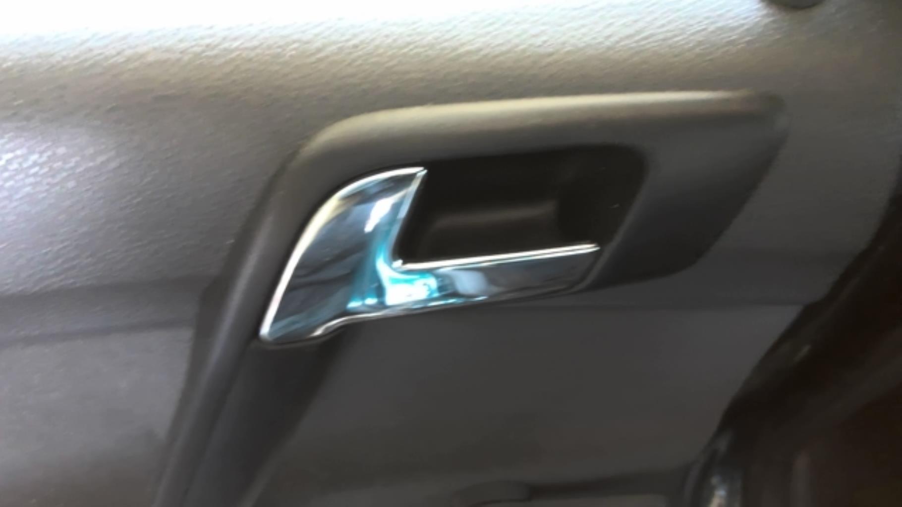 Maniglia interna posteriore sinistra VOLKSWAGEN POLO 4 PHASE 1 Gasolina - 1