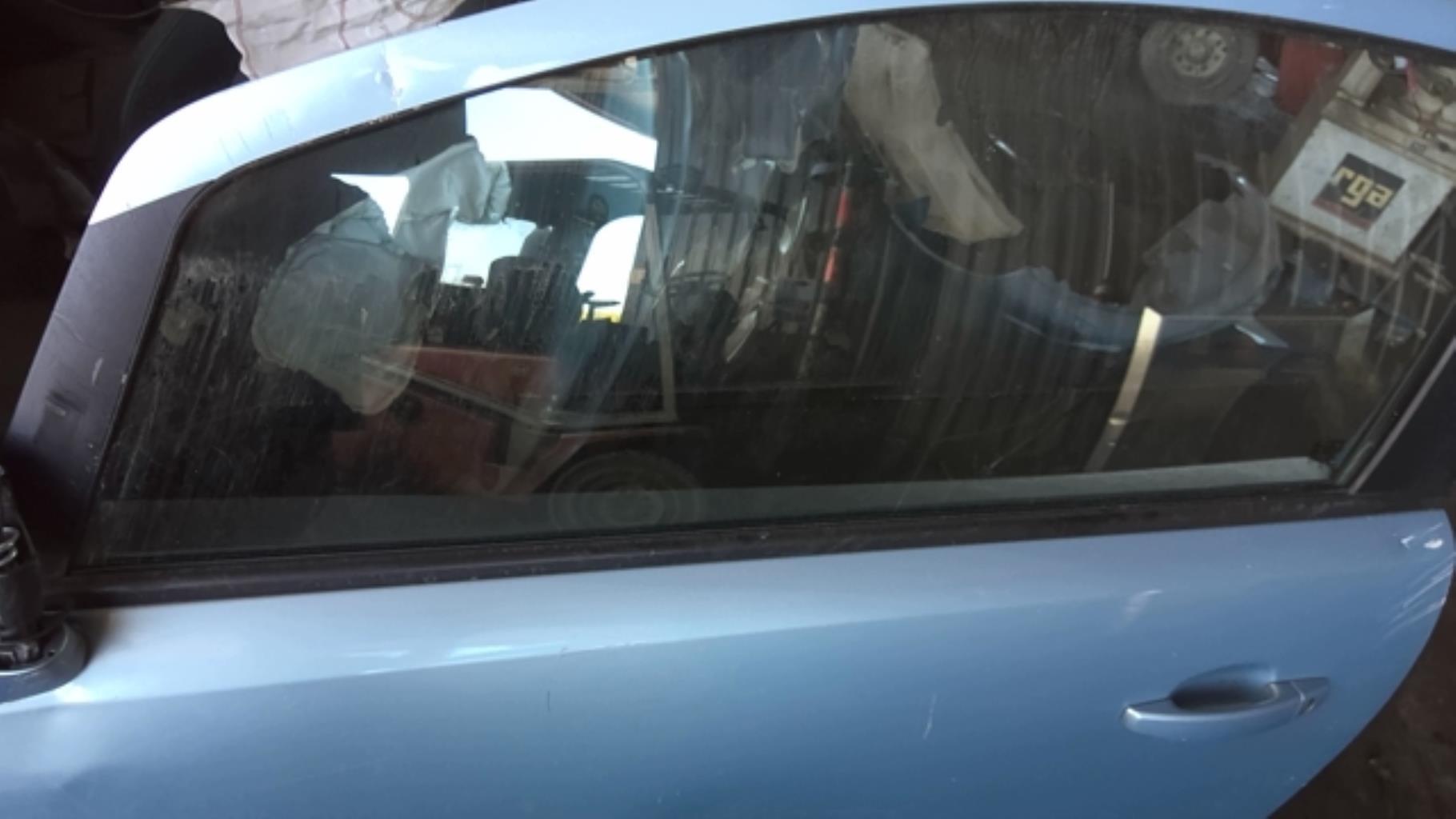 Vitre avant gauche OPEL CORSA D PHASE 1 Diesel - 1