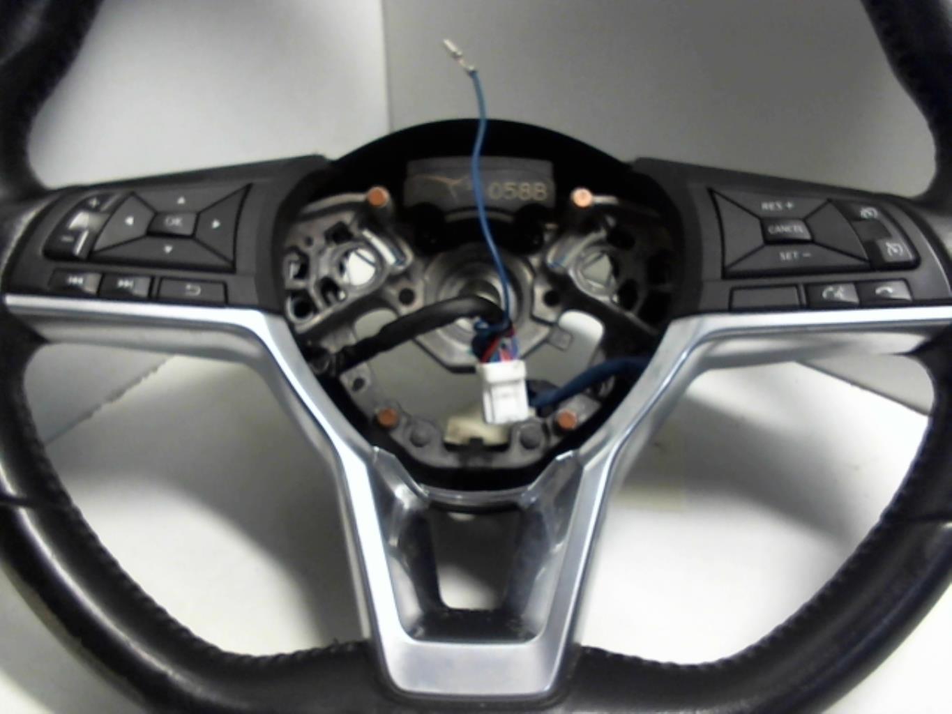 Volant NISSAN QASHQAI 2 PHASE 2 Essence - 1