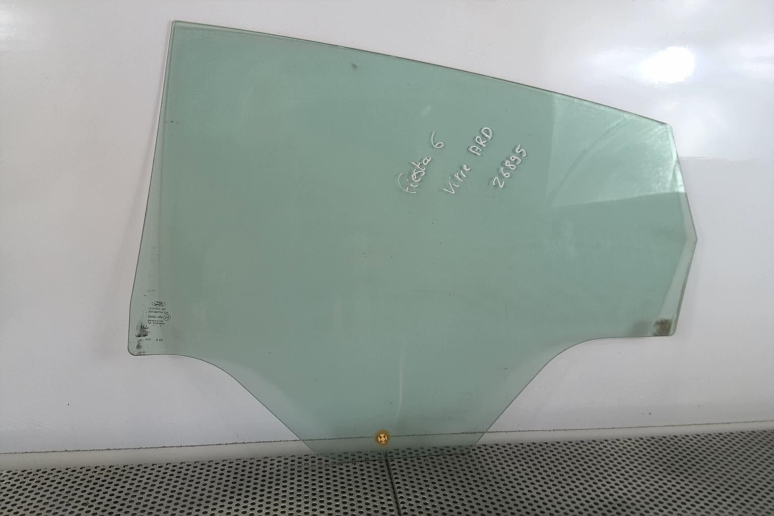 Vetro posteriore destro FORD FIESTA 6 PHASE 1 Diésel - 1