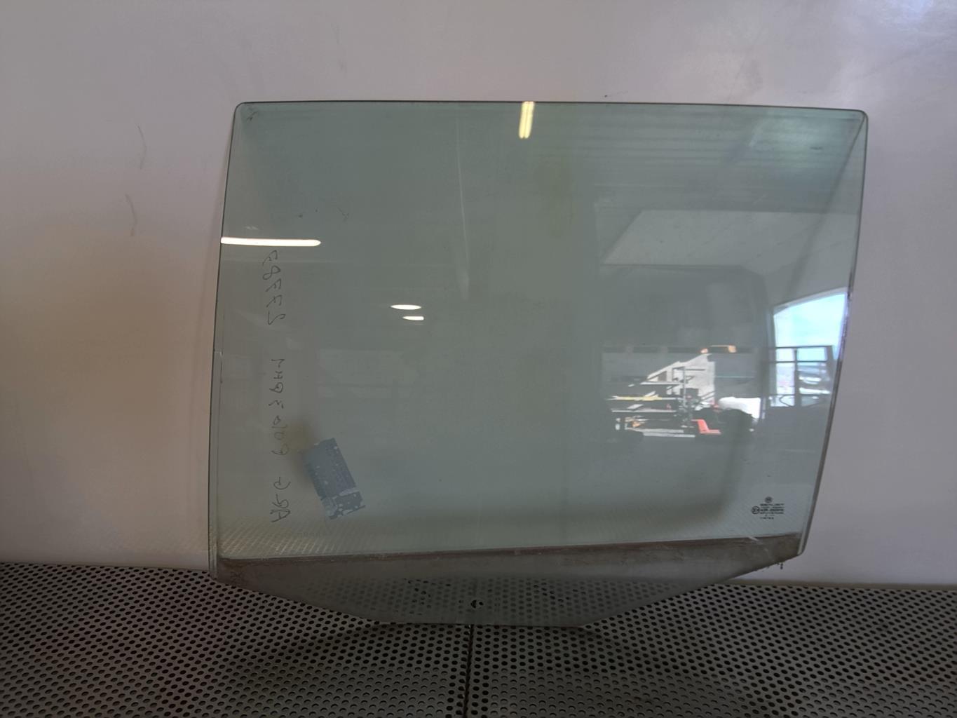 Vetro posteriore sinistro VOLKSWAGEN POLO 3 PHASE 1 Gasolina - 1
