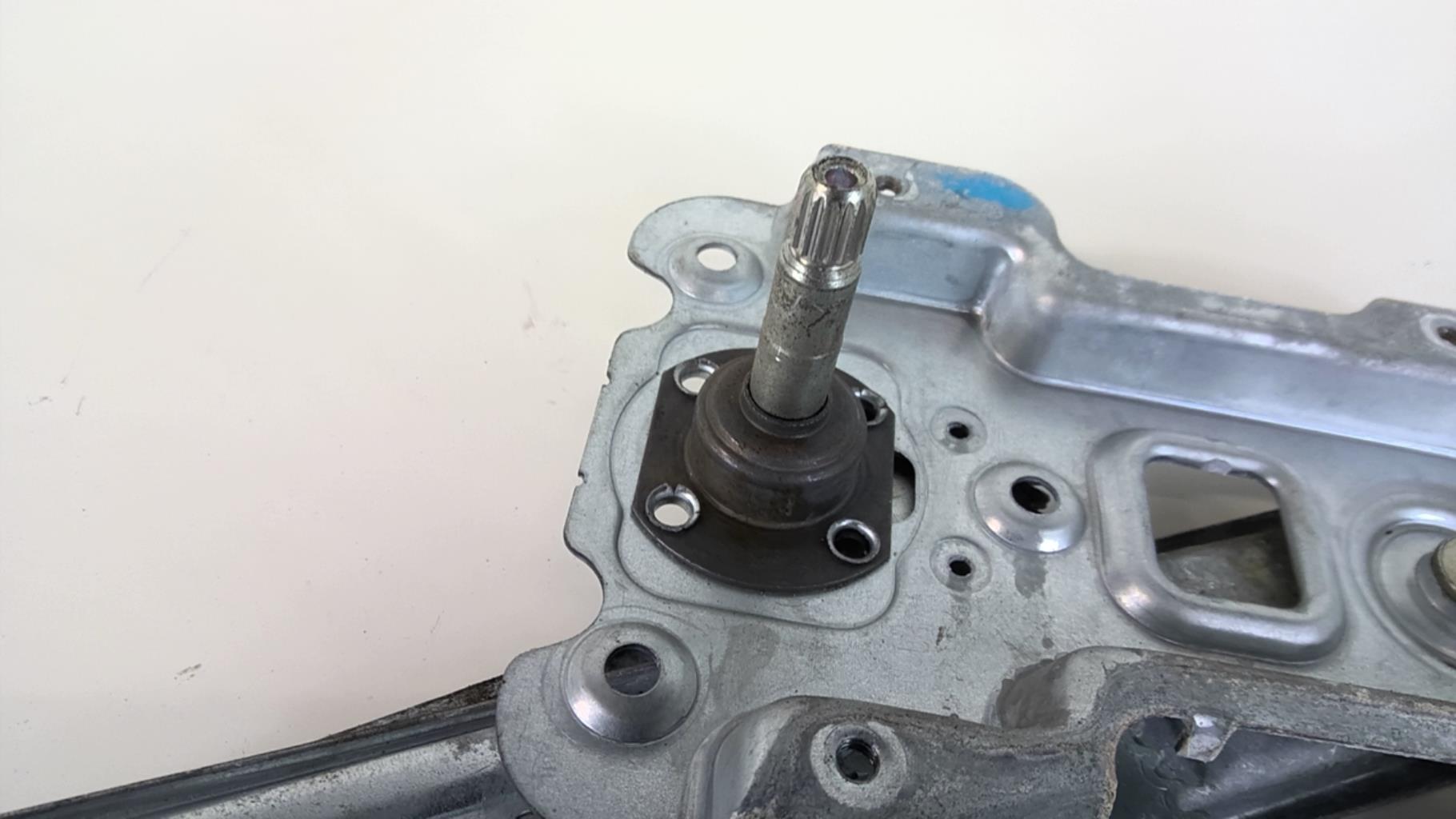 Alzacristalli manuale posteriore sinistro NISSAN MICRA 3 PHASE 1 Diésel - 1
