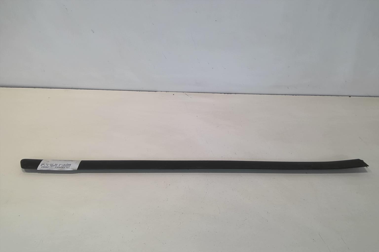 Modanatura portiera posteriore destra VOLKSWAGEN PASSAT 4 PHASE 2 Diésel - 1