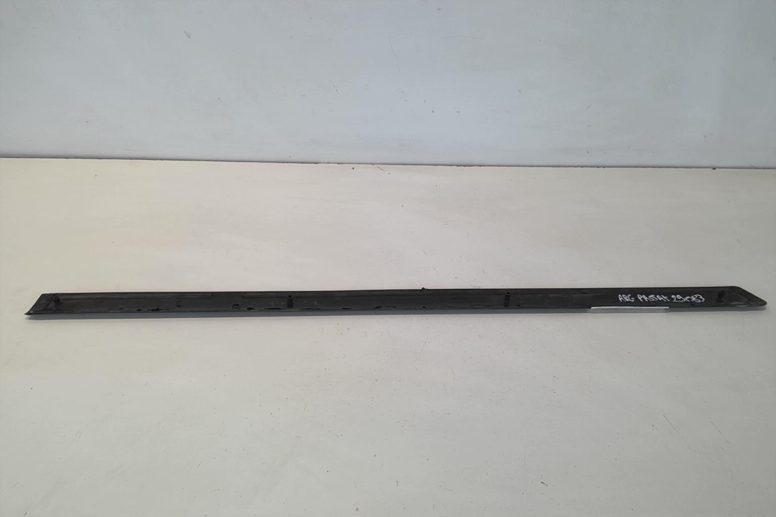 Modanatura portiera posteriore sinistra  VOLKSWAGEN PASSAT 4 PHASE 2 Diésel - 1