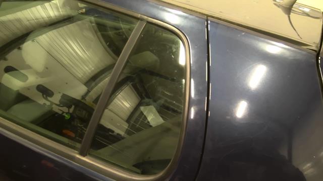 Vetro laterale fisso posteriore sinistro (portiera) VOLKSWAGEN POLO 1 Gasolina - 1