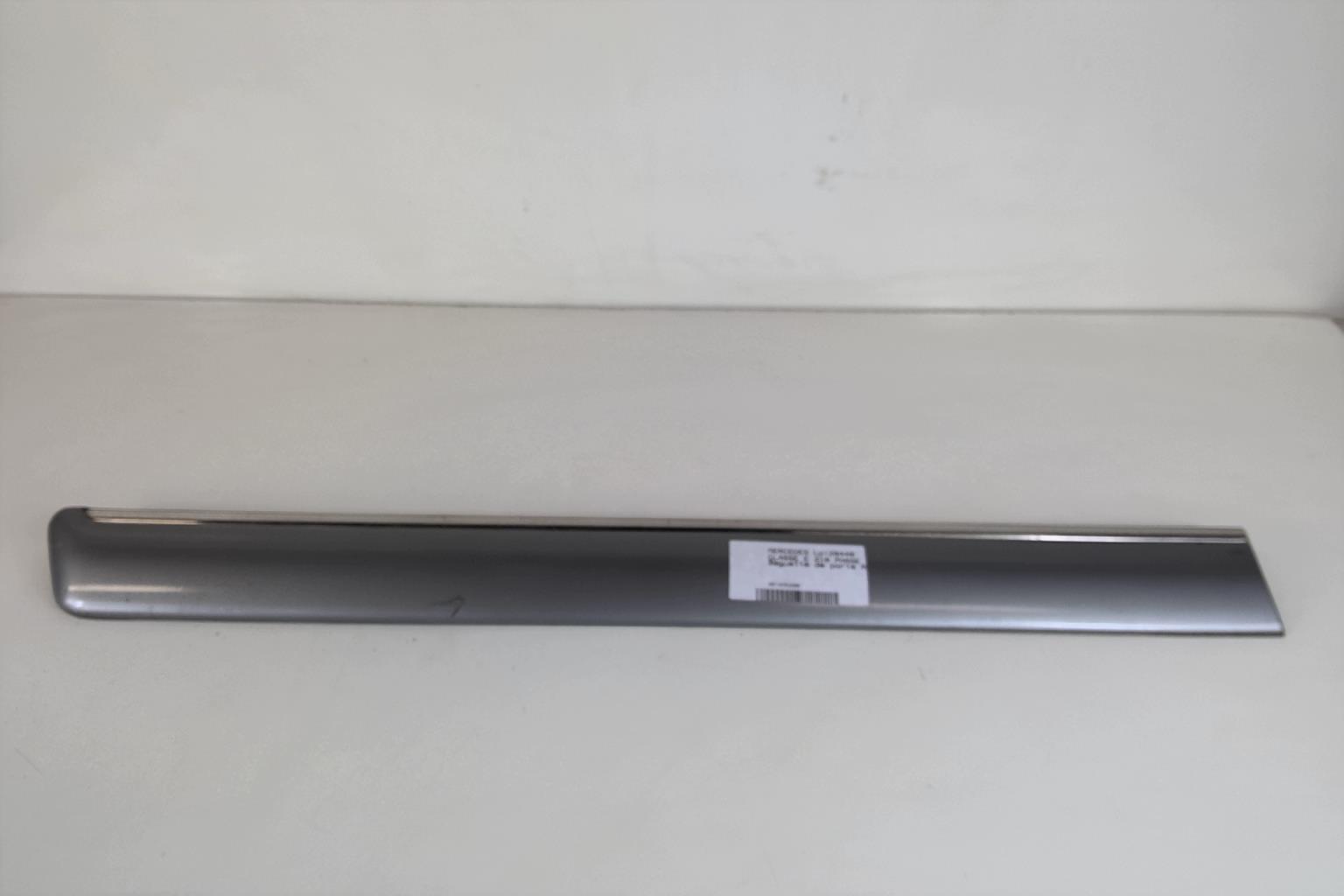 Modanatura portiera posteriore destra MERCEDES CLASSE E 210 PHASE 1 Gasolina - 1