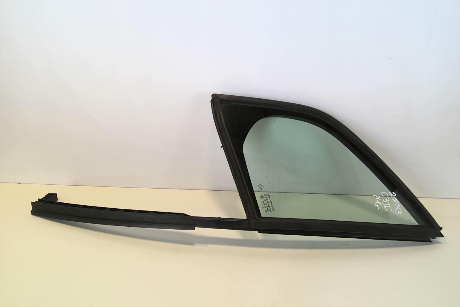 Custode avant gauche (porte) CITROEN C3 2 PHASE 1 Diesel - 1