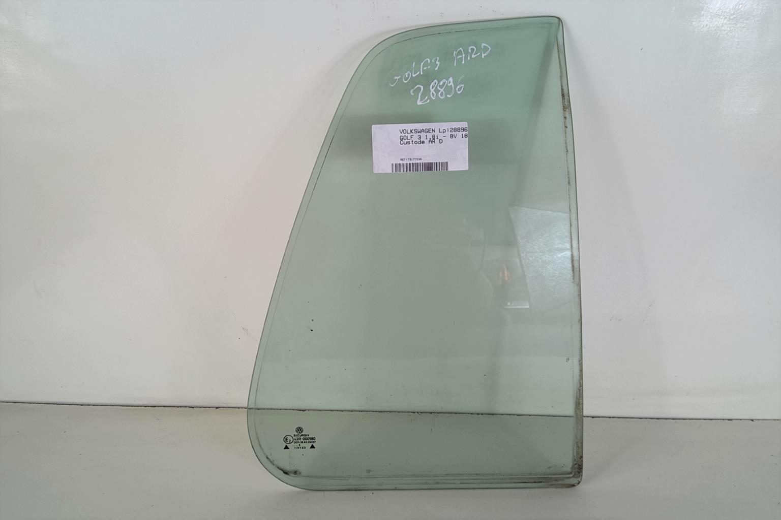 Vetro laterale fisso posteriore destro (portiera) VOLKSWAGEN GOLF 3 Gasolina - 1