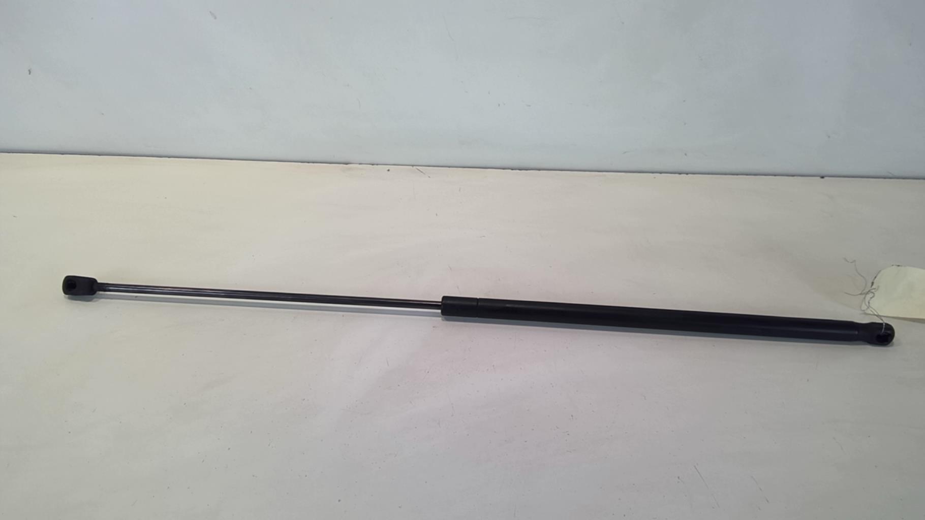 Verin de capot AUDI A4 2 AVANT PHASE 1 BREAK Diesel - 1