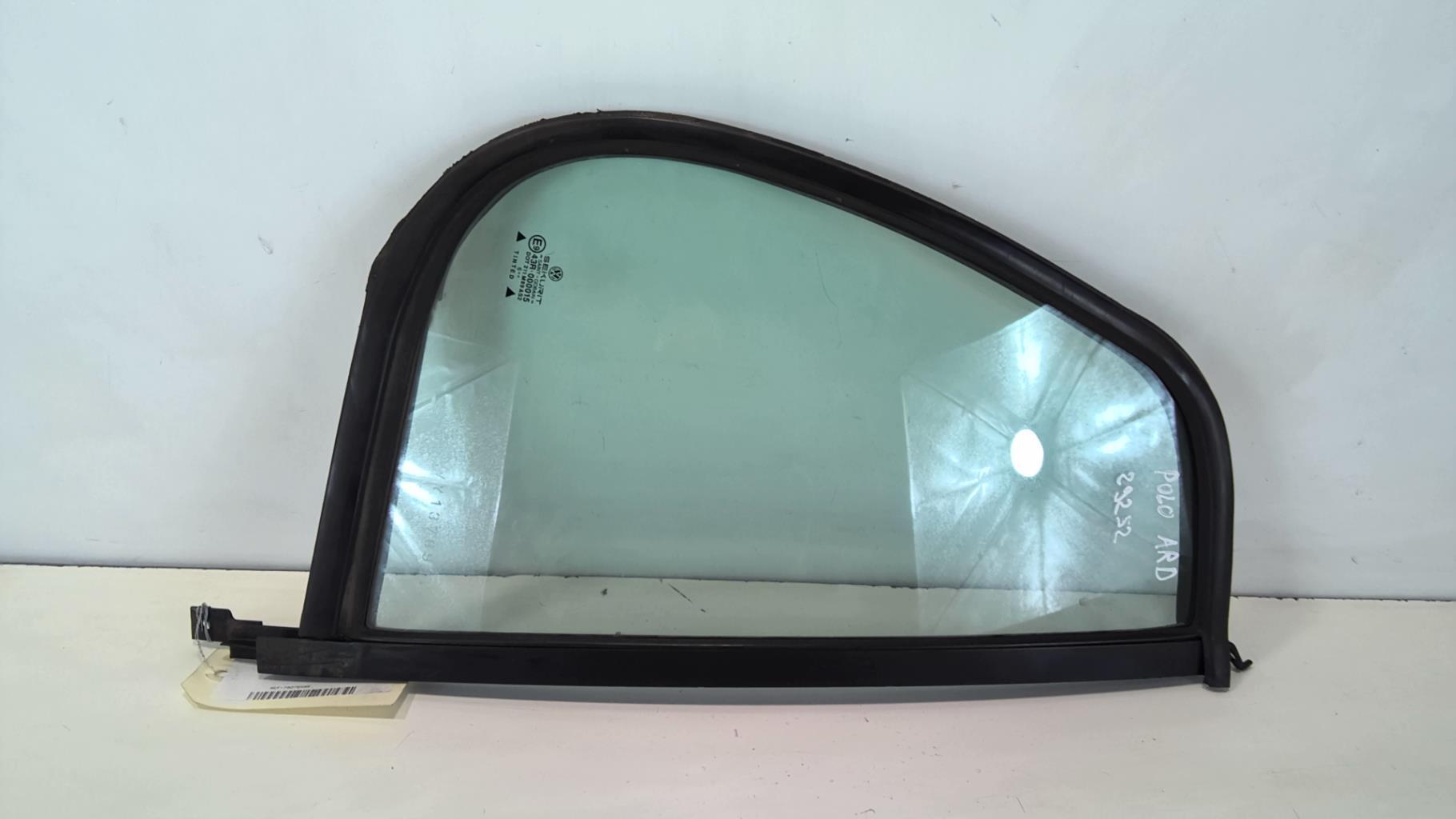 Ventanilla triangular trasera derecha (puerta) VOLKSWAGEN POLO 1 Gasolina - 1