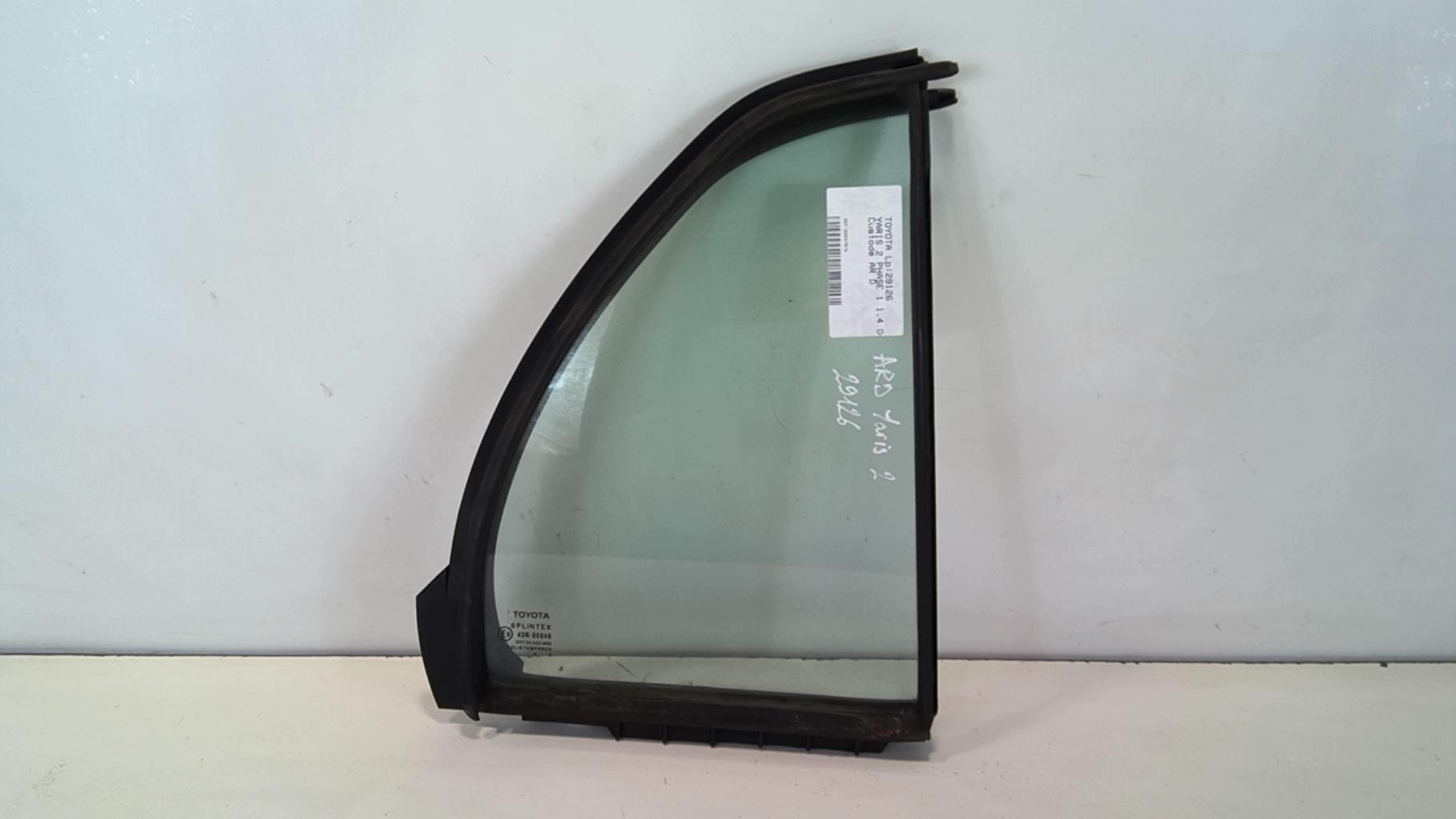 Ventanilla triangular trasera derecha (puerta) TOYOTA YARIS 2 PHASE 1 Diésel - 1