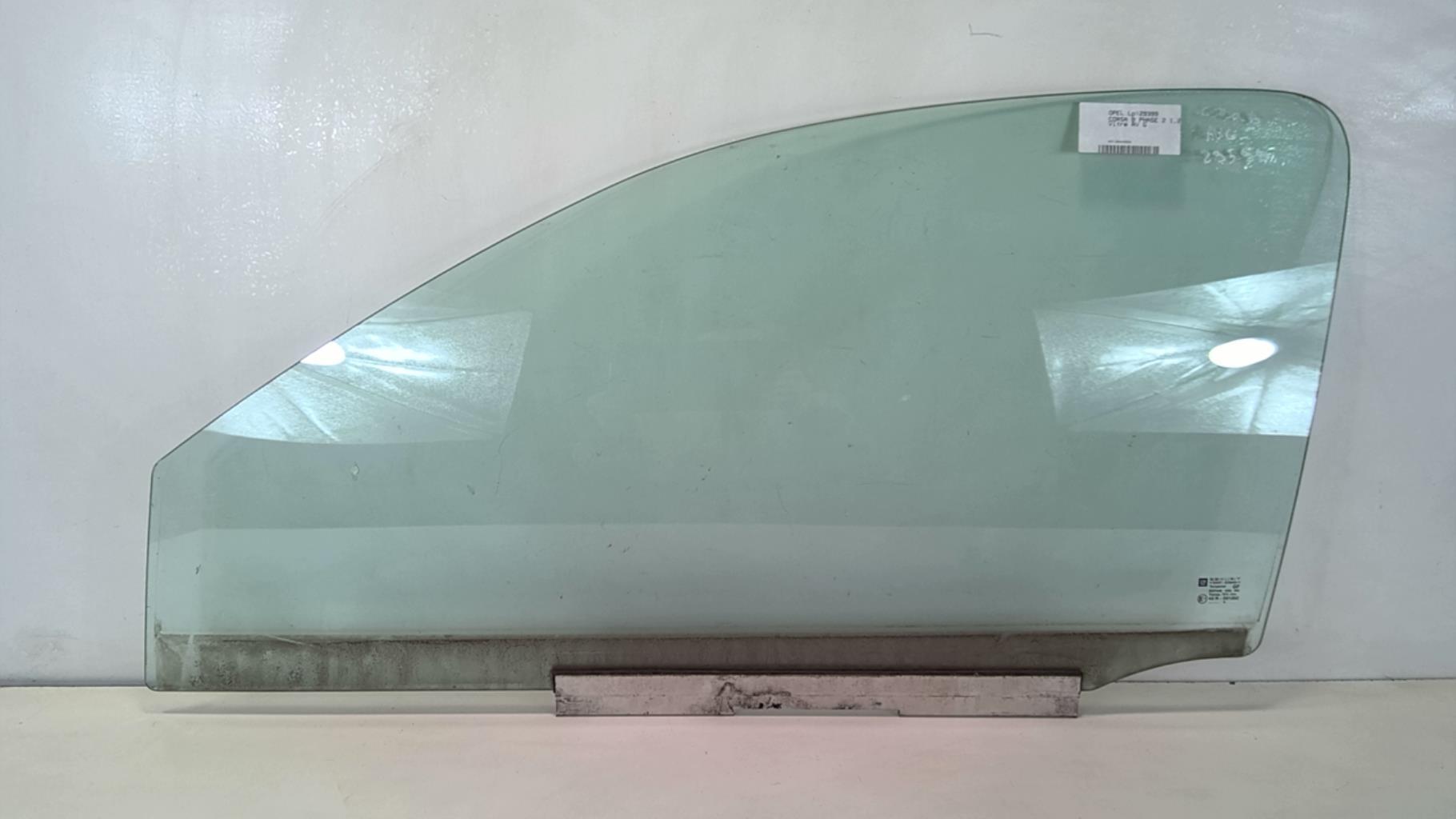 Vitre avant gauche OPEL CORSA B PHASE 2 Essence - 1