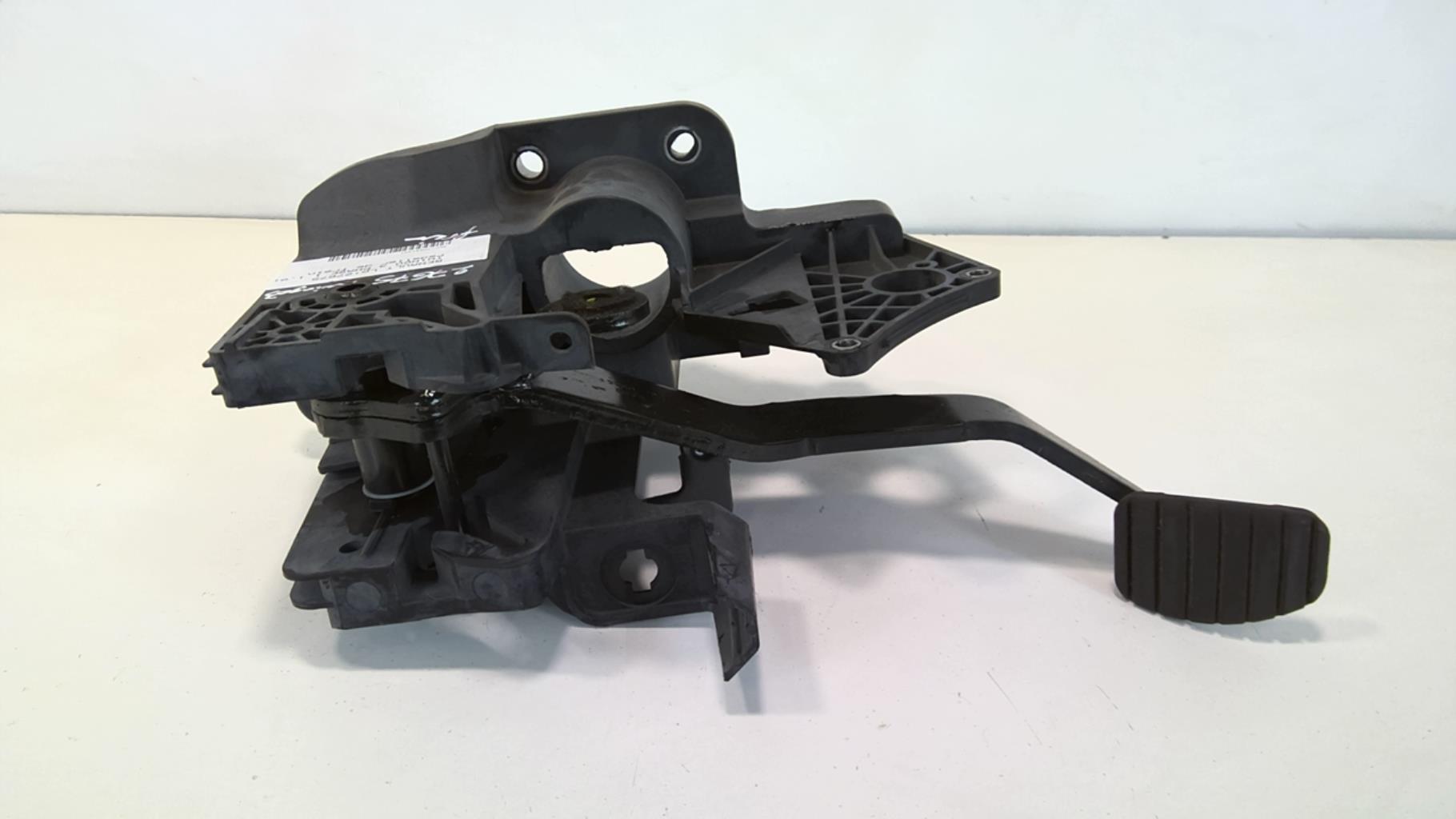 Pedale de frein RENAULT TWINGO 3 PHASE 1 Essence - 1